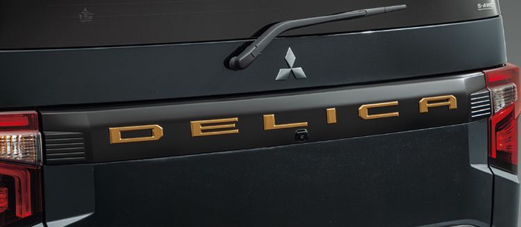 新型 デリカ D:5 テールゲートガーニッシュ 2026 三菱純正オプション