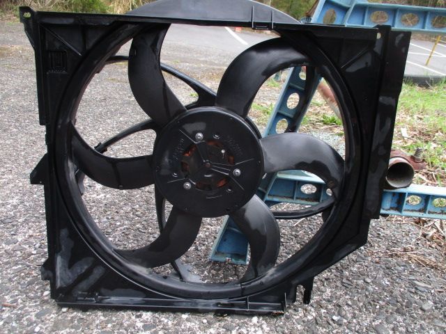 ■■中古パーツ■■BMW Z4　コンデンサー　ファン