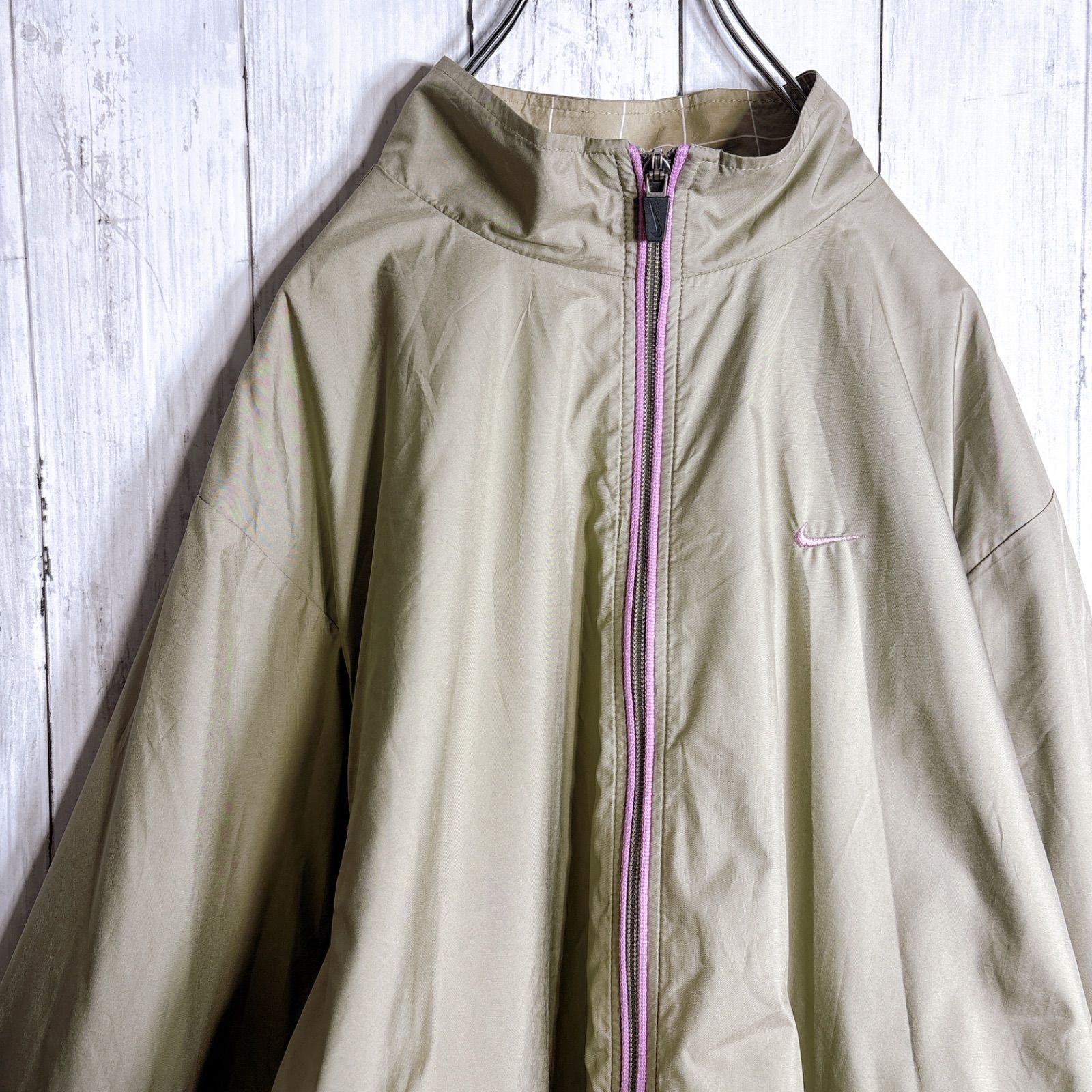 入手困難】ナイキ NIKE 薄ベージュ ナイロンジャケット レディース 