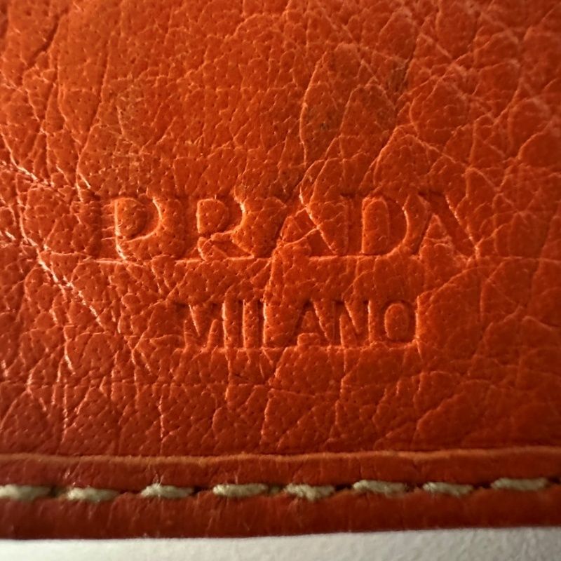 PRADA プラダ　キーケース　ブラック　オレンジ ギャランティカード付】キーケース プラダ PRADA オレンジ レザー