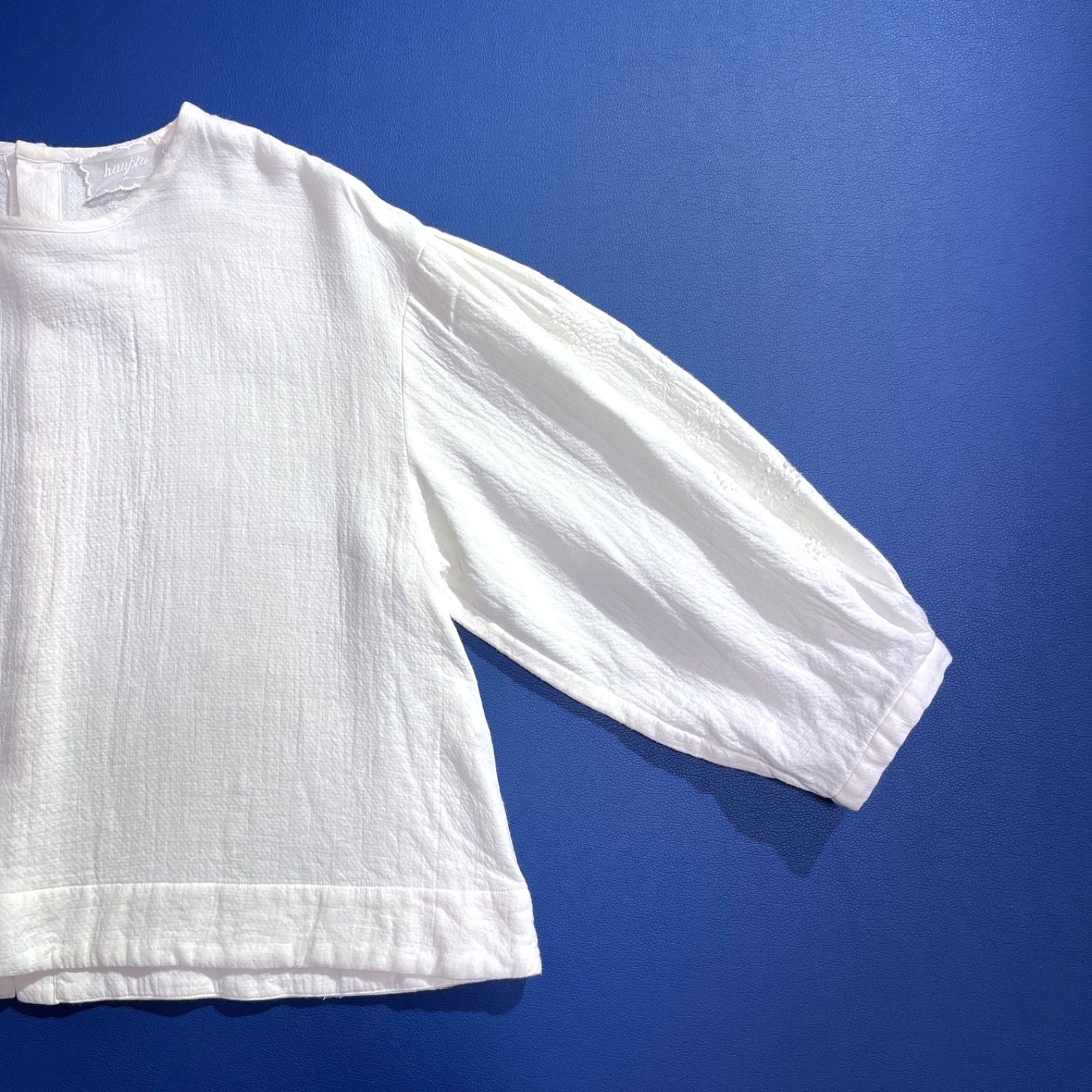 cW68 haupia 花 刺繍 ガーゼコットンシャツ ブラウス 綿 コットン ボリュームスリーブ くるみボタン 刺繍 柄 アイボリー ハウピア cW68 haupia 花 刺繍 ガーゼコットンシャツ ブラウス 綿 コットン