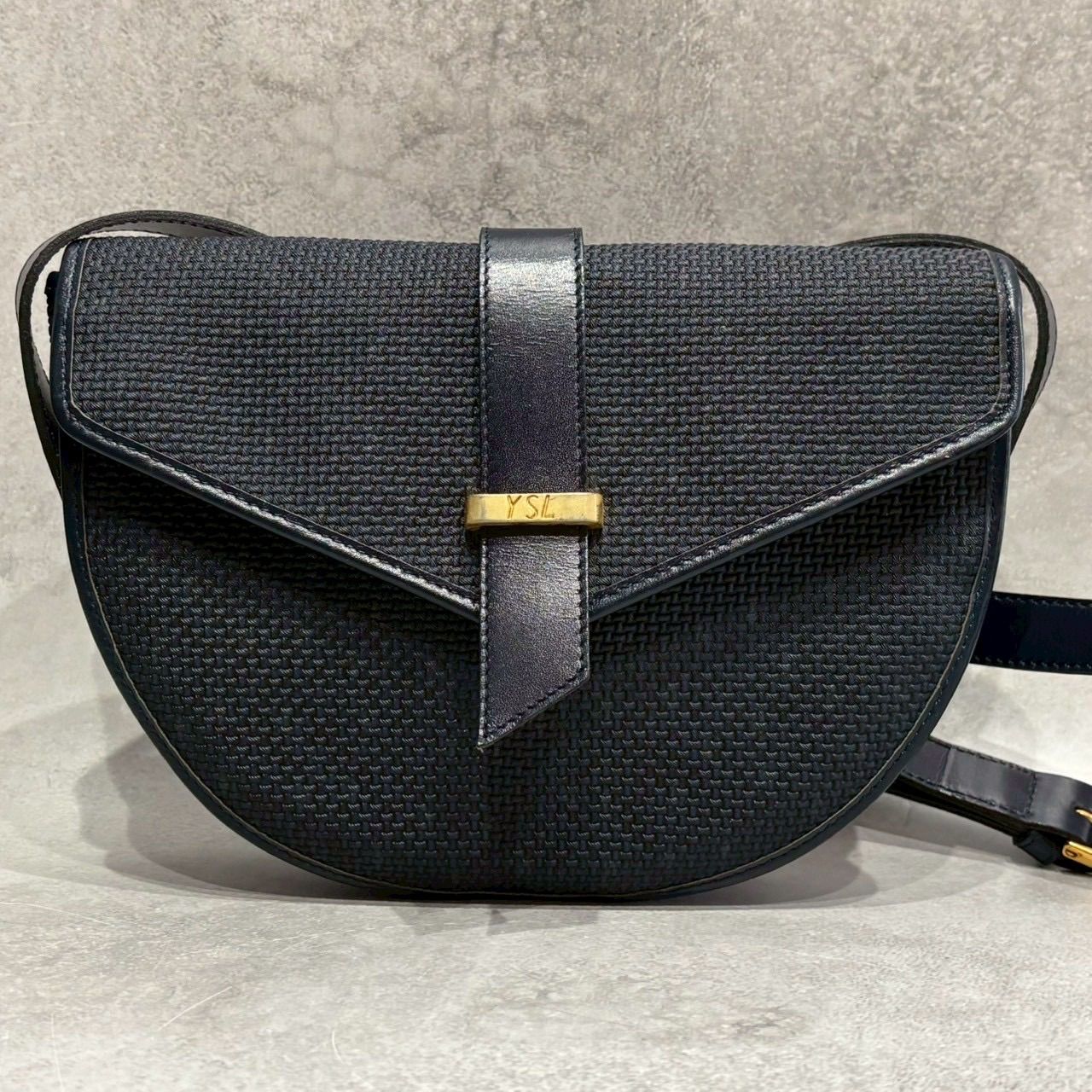 Yves Saint Laurent イヴサンローラン YSL ショルダーバッグ ハーフ 