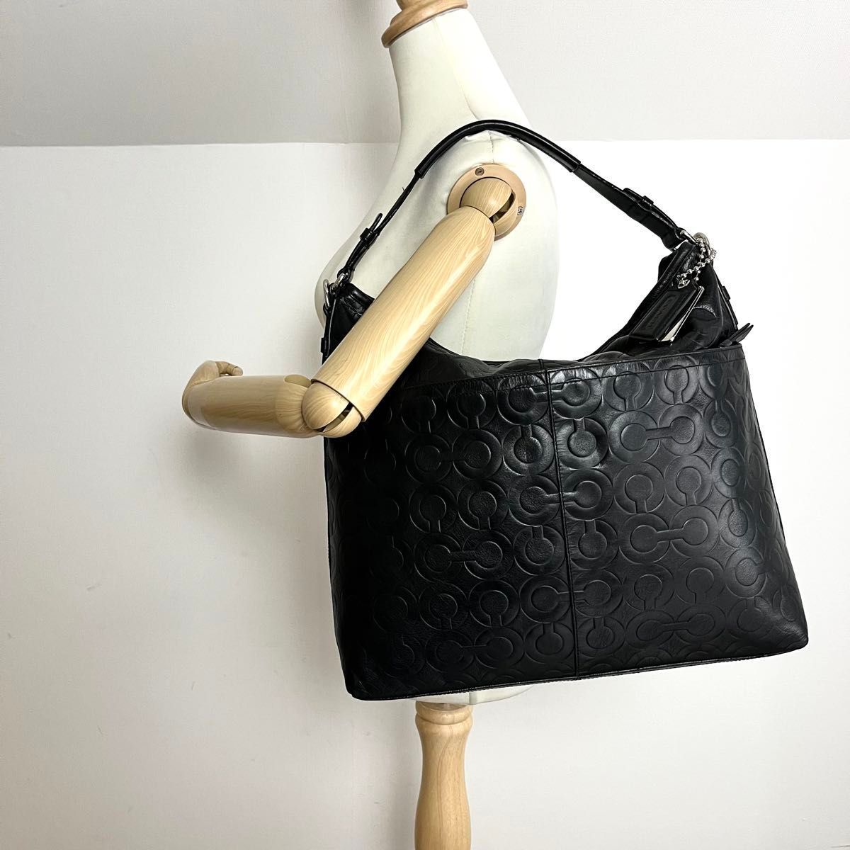 美品 COACH コーチ ショルダーバッグ 黒 オプアート シグネチャー 