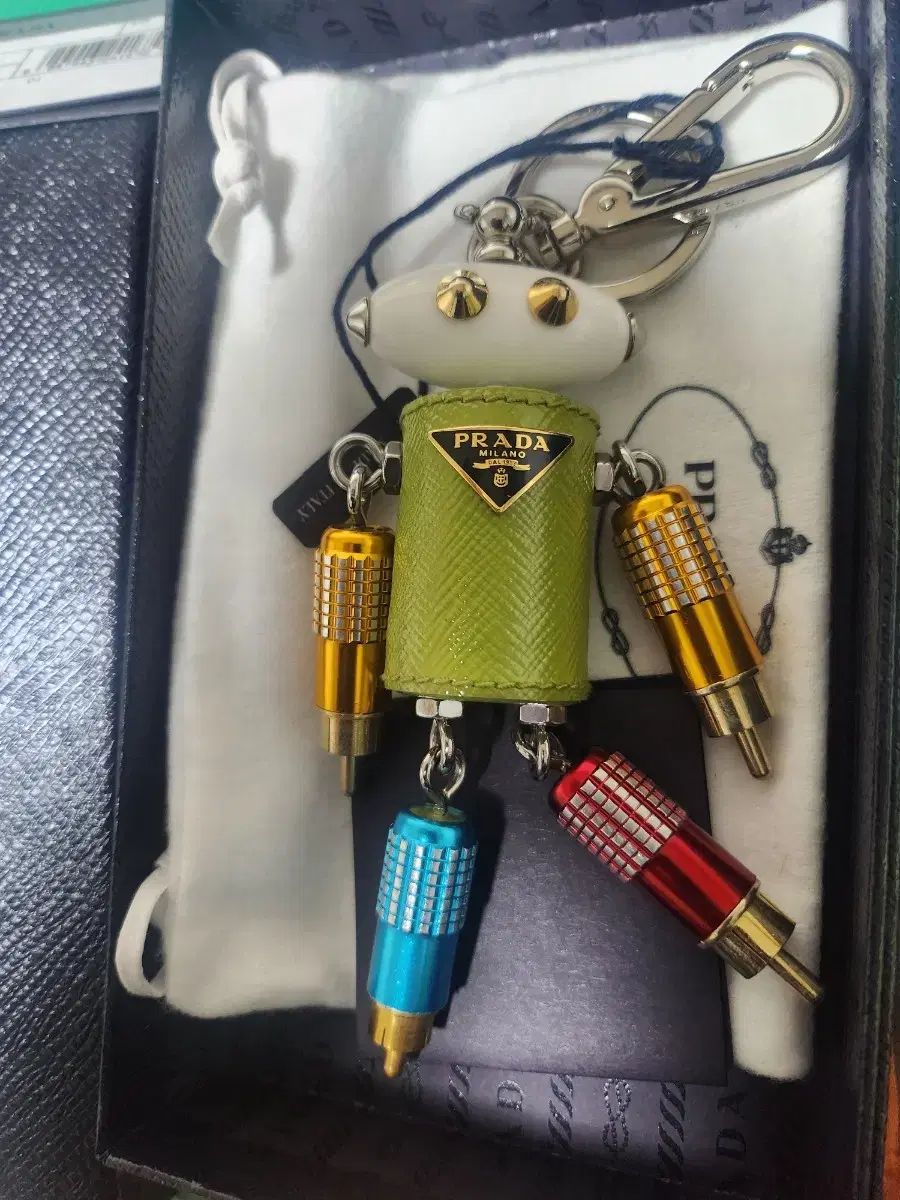 プラダ ロボット キーホルダー 正規品