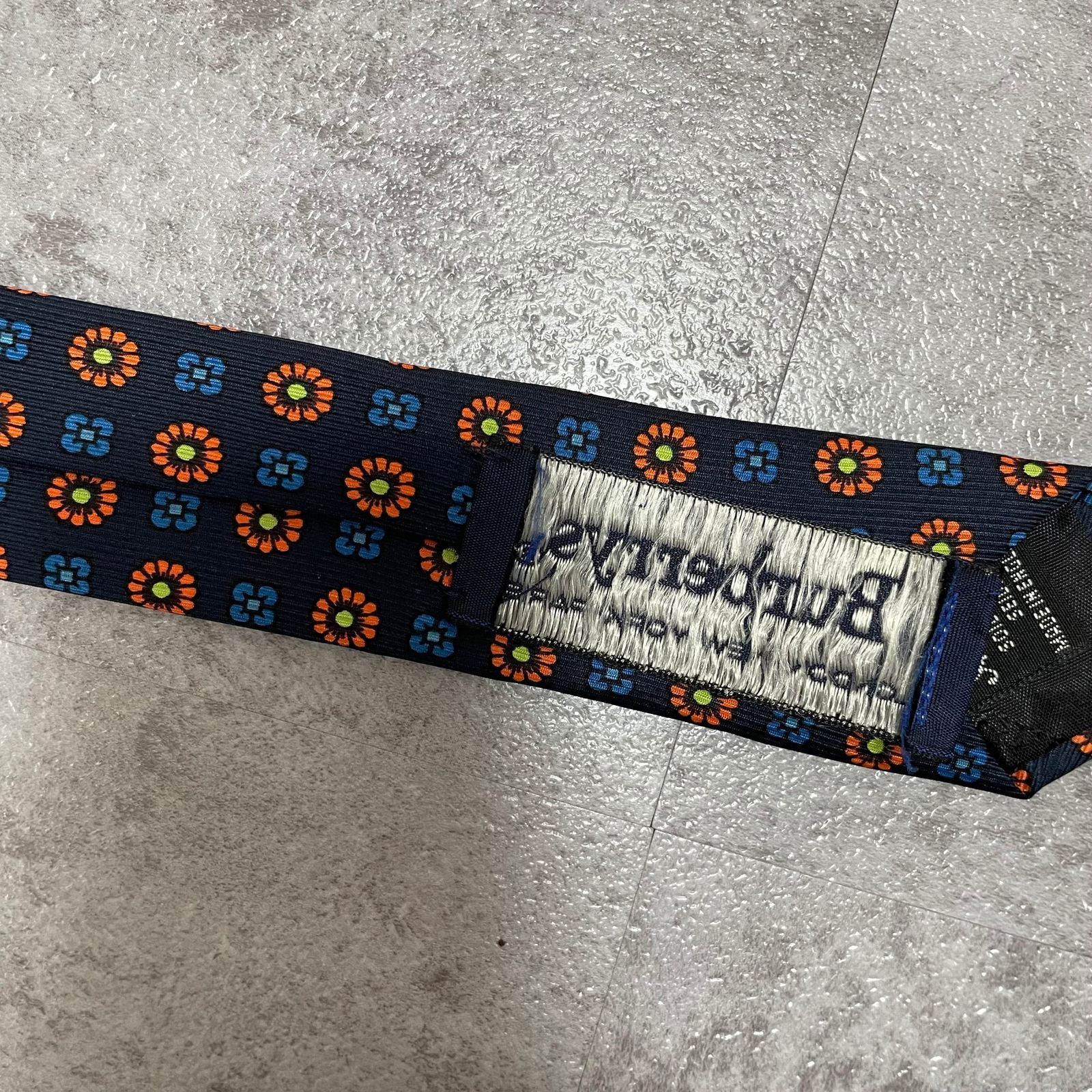 美品 ネクタイ バーバリー ネイビー×花 BURBERRY】バーバリー 花柄ネクタイ フラワーモチーフ シルク100