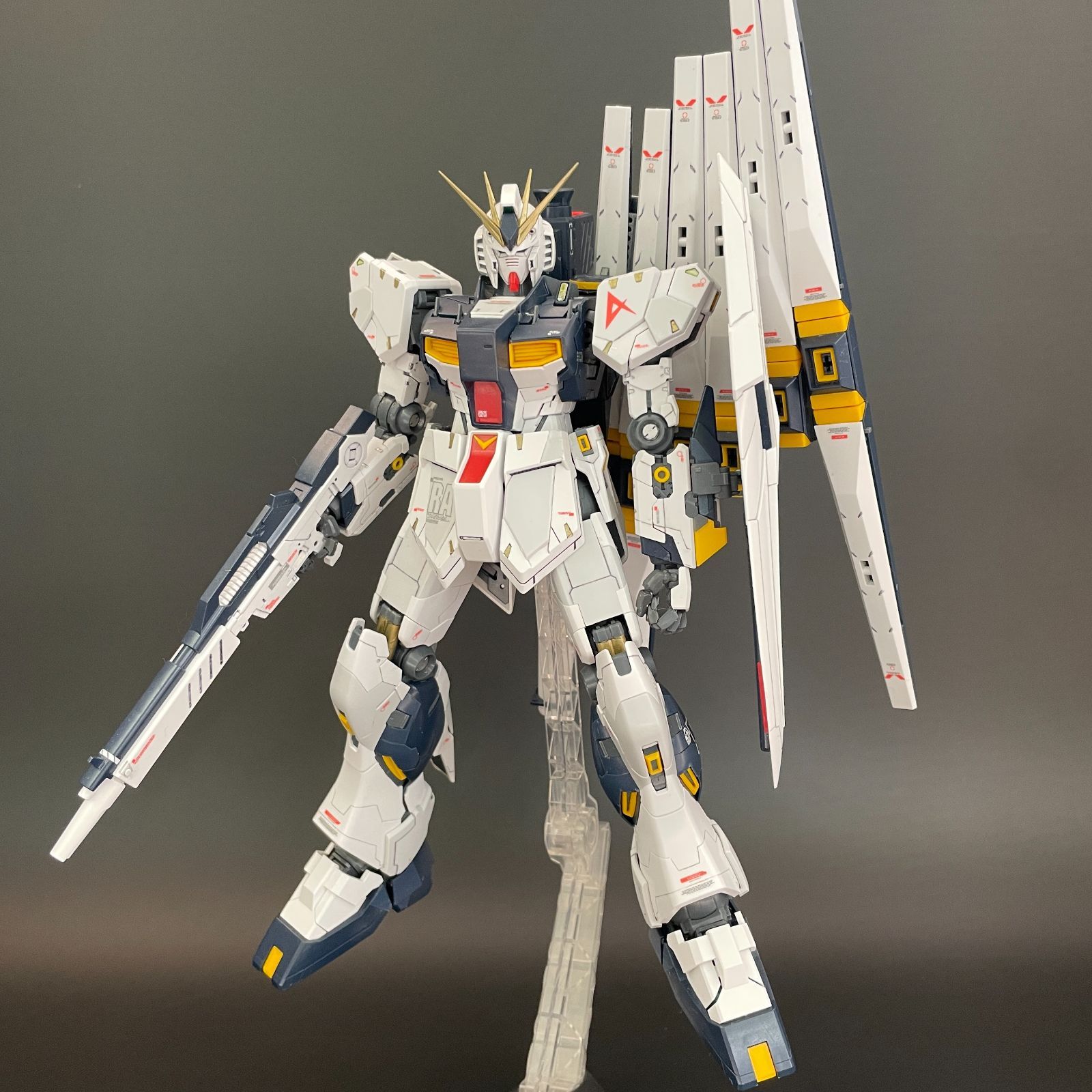 ジャンク HGUC クスィーガンダム、MG νガンダム.ver.ka MGサザビーver