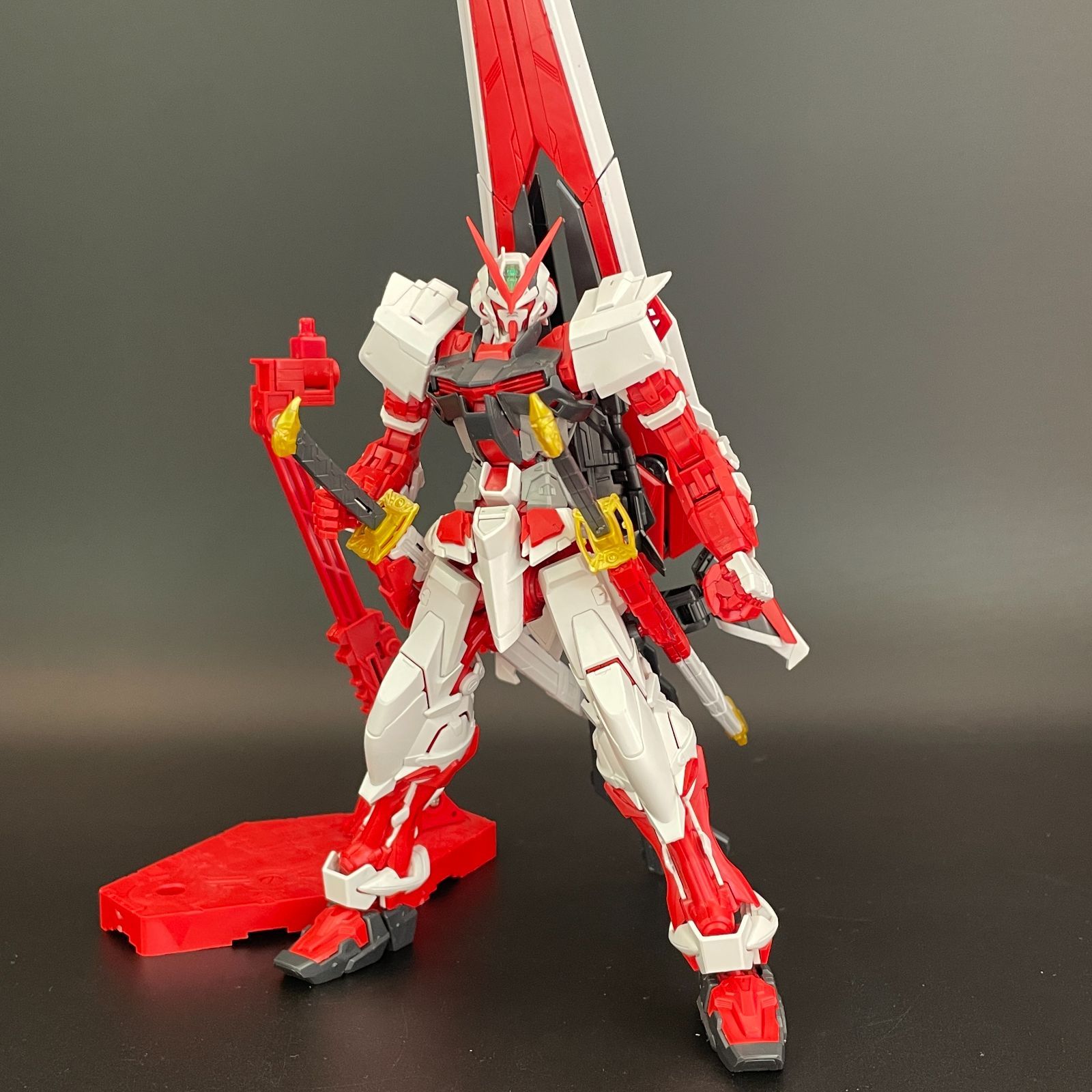 ガンプラ【ジャンク品/キズ多数、破損】 MG 1/100 ガンダムアストレイ