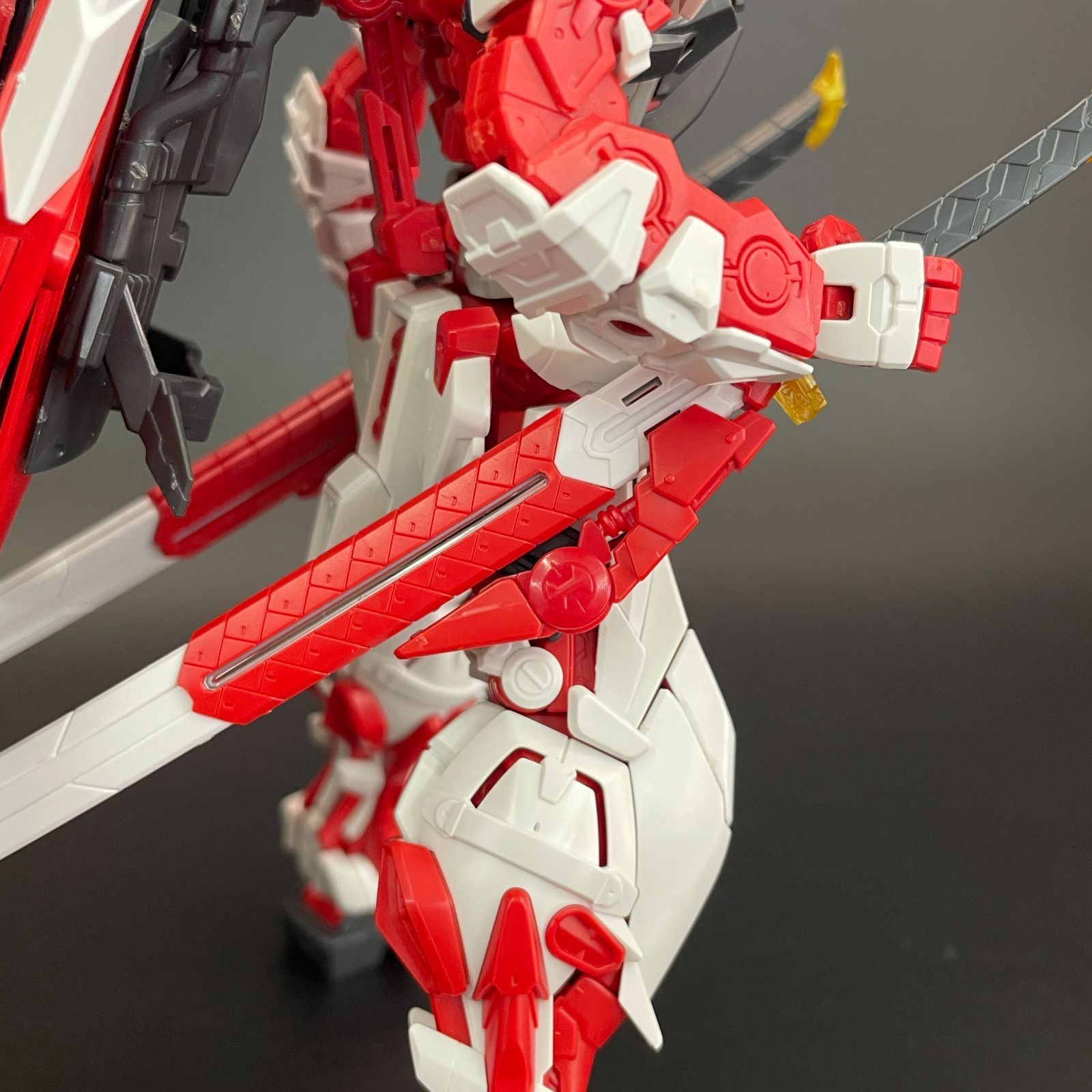 ガンプラ【ジャンク品/キズ多数、破損】 MG 1/100 ガンダムアストレイ