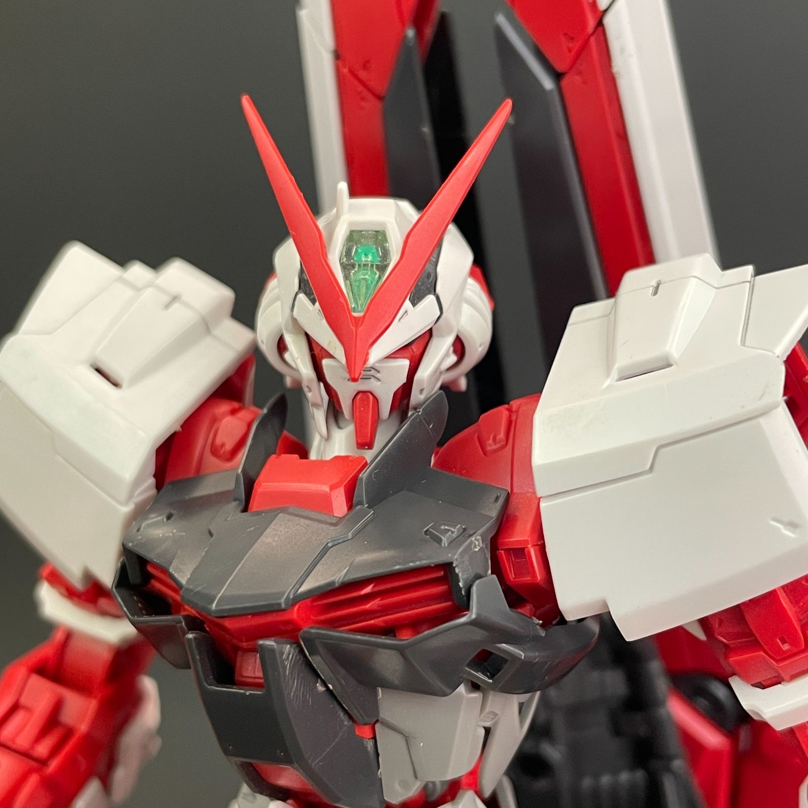ガンプラ【ジャンク品/キズ多数、破損】 MG 1/100 ガンダムアストレイ