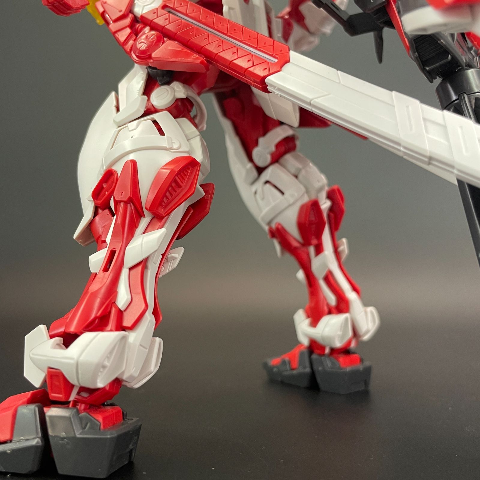ガンプラ【ジャンク品/キズ多数、破損】 MG 1/100 ガンダムアストレイ