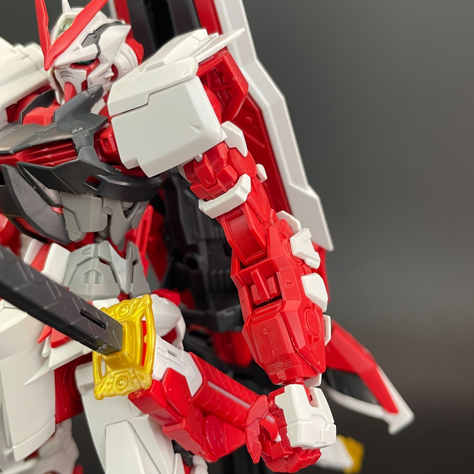 ガンプラ【ジャンク品/キズ多数、破損】 MG 1/100 ガンダムアストレイ