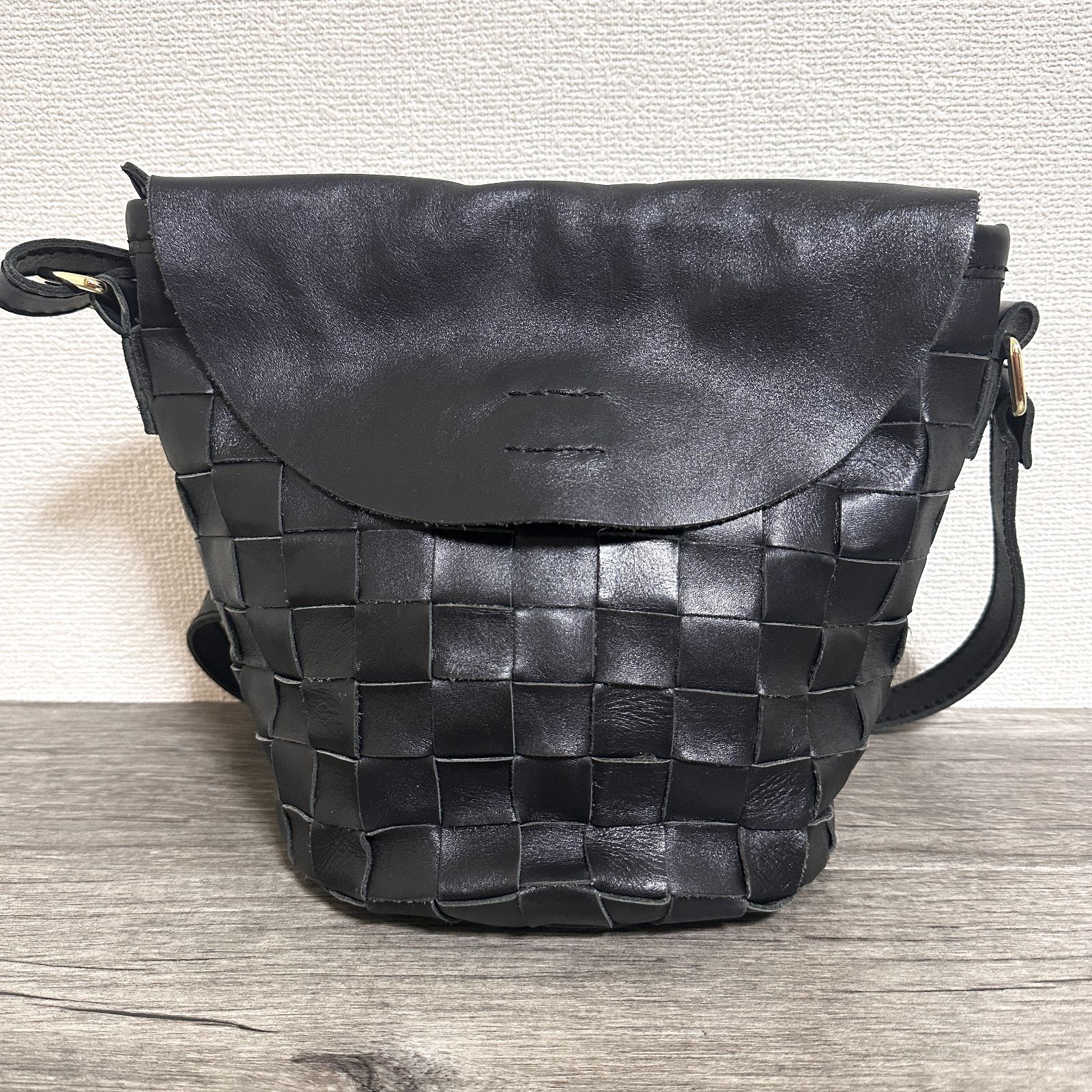 美品 アンティカ KINU 極上『革好きに贈る。」 LEATHER CROCHET BAG 本 