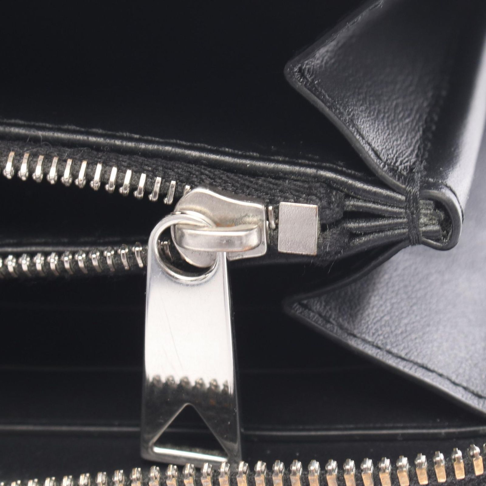 ボッテガヴェネタ BOTTEGA VENETA ラウンド長財布 カセット ジップ 