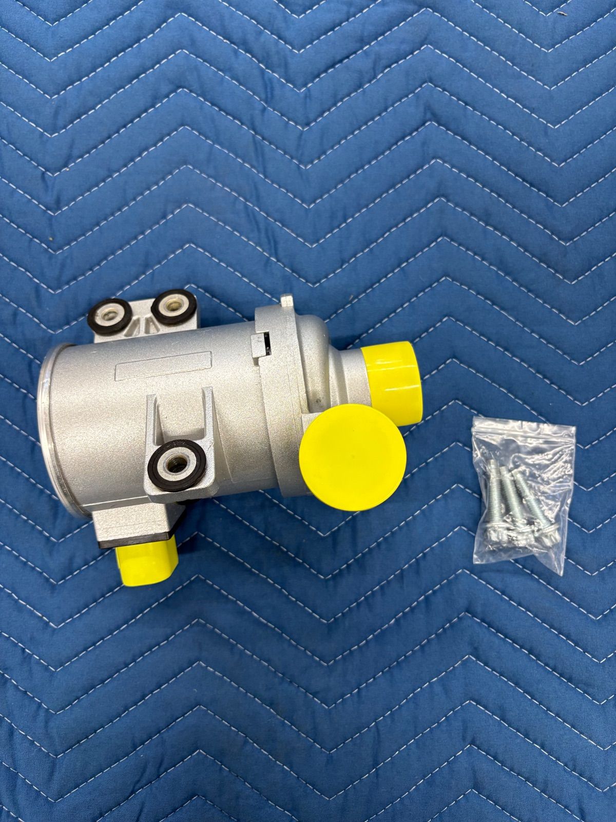 【社外/新品】BMW N20 エンジン用 電動ウォーターポンプ 未使用 取付ボルト3本付 F10 F11 F30 F31 F32 F34 F36 523i 528i 320i 328i
