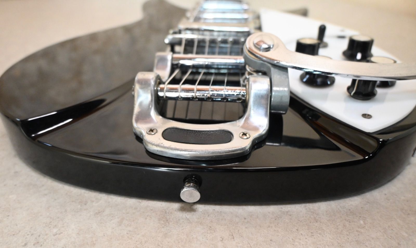 送料無料】【USED】FERNANDES RG-80 リッケン325 ジョンレノン