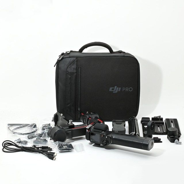 ＜並品＞ DJI RS 2 Proコンボ｜3軸手持ちジンバルスタビライザー｜最大積載量4.5kg対応｜カーボンファイバー製｜プロ向け映像制作・動画撮影用