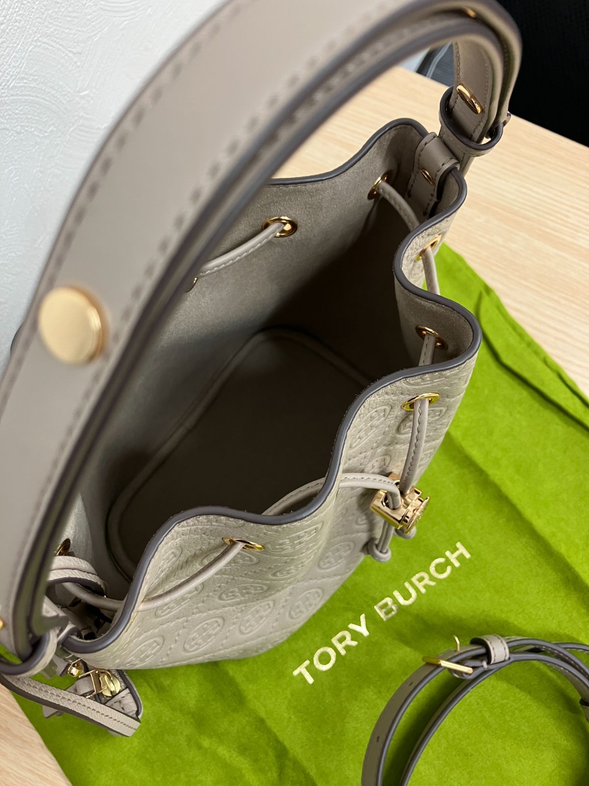 極美品/ポーチ付】トリーバーチ Tモノグラム 巾着 2way バケットバッグ 
