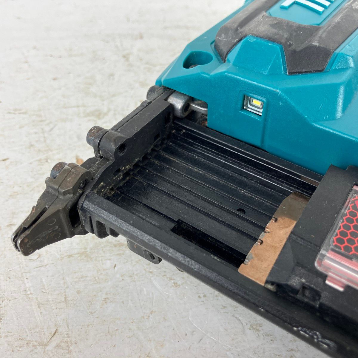 MAKITA マキタ 40v 40mm 充電式仕上釘打 フィニッシュネイラ 