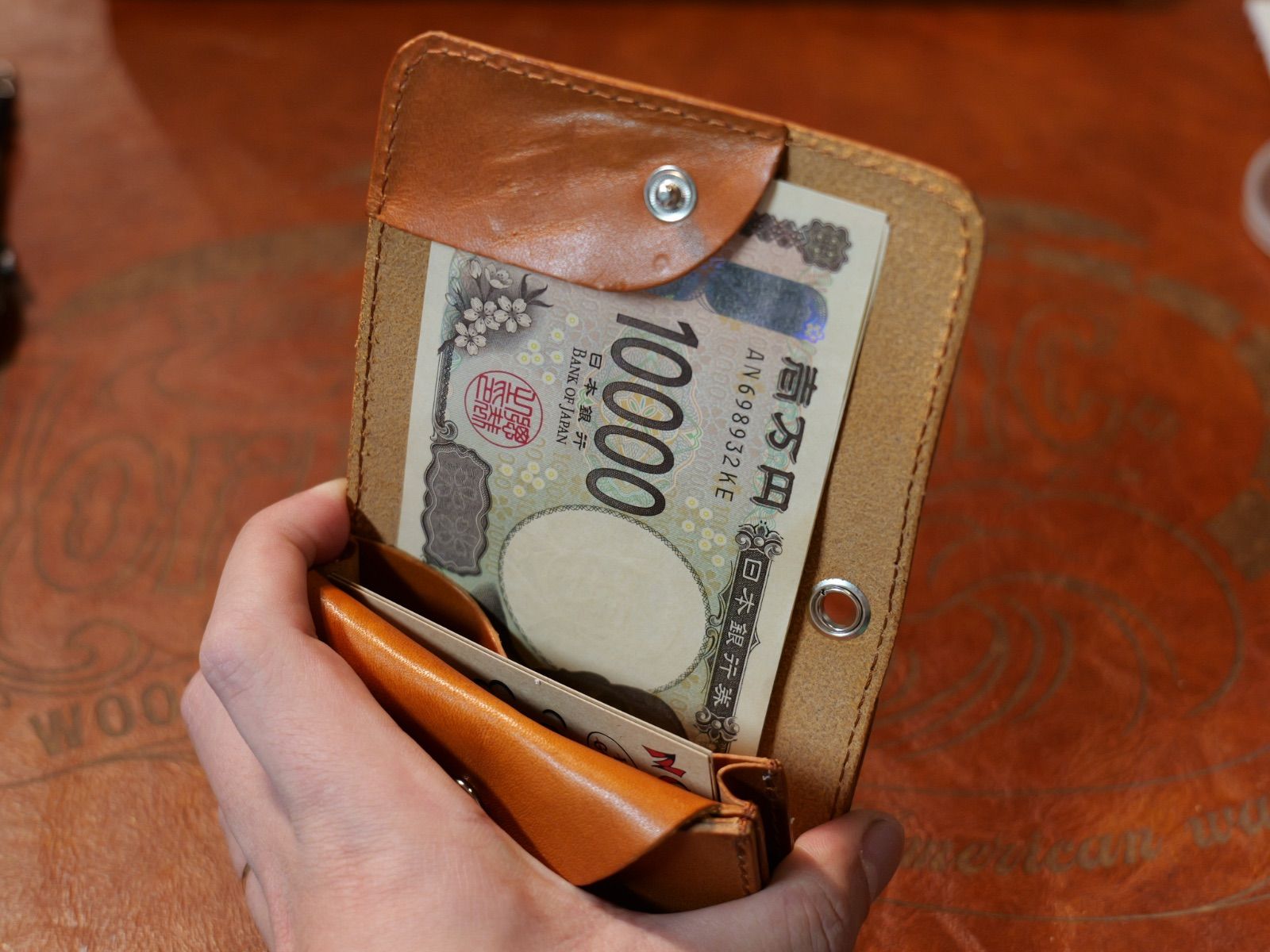 アイアンクロスデザイン スタッズ 財布 トラッカー ウォレット 牛革