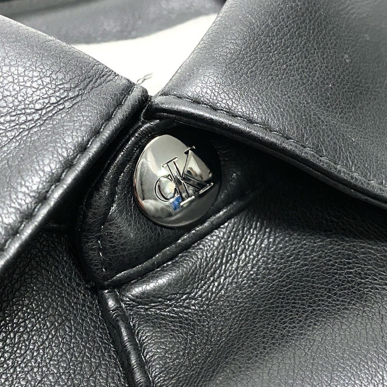 35c20 Calvin Klein Jeans カルバンクライン フェイクレザー シャツ 