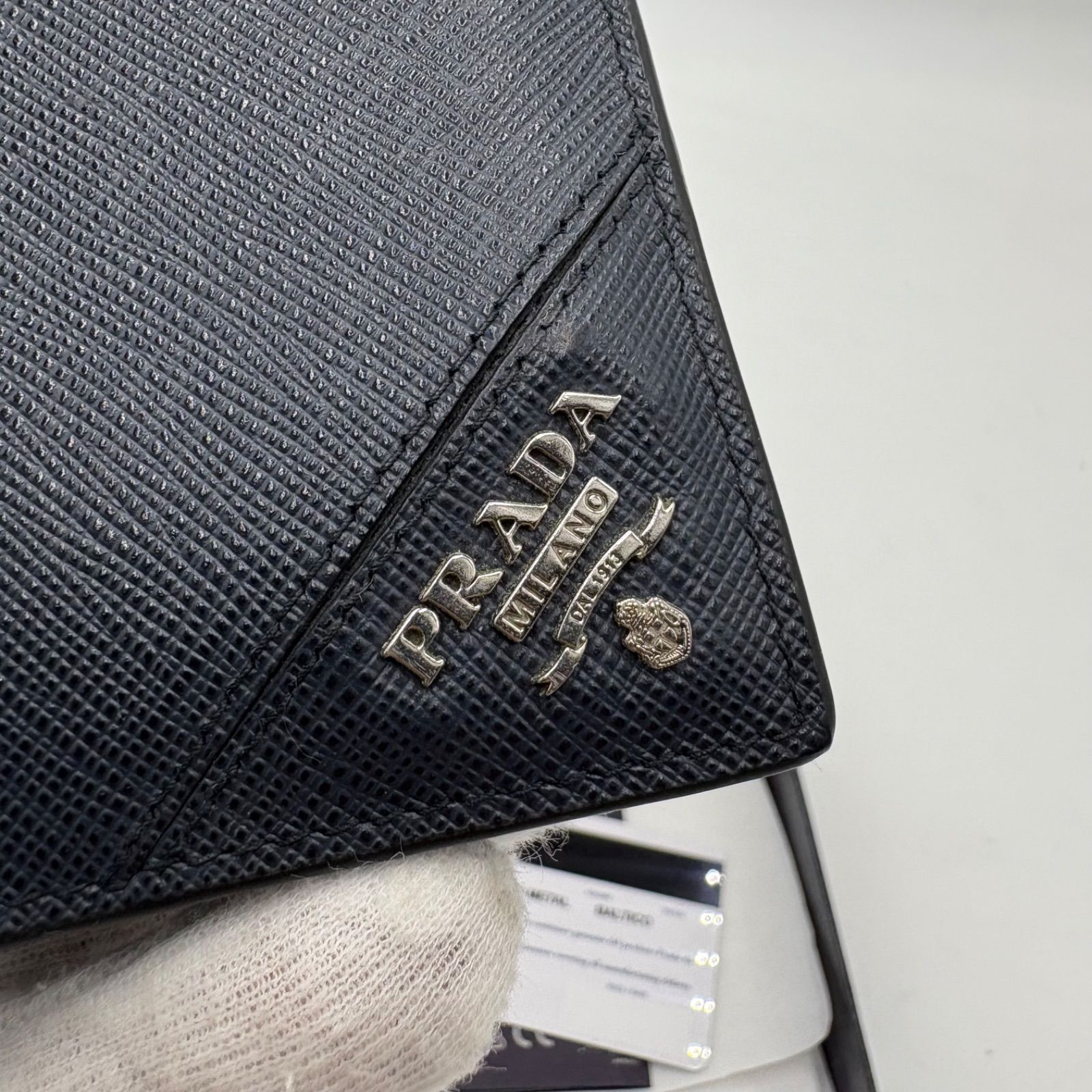 美品 RFID搭載◎PRADA プラダ 三角ロゴ サフィアーノレザー 二つ折り