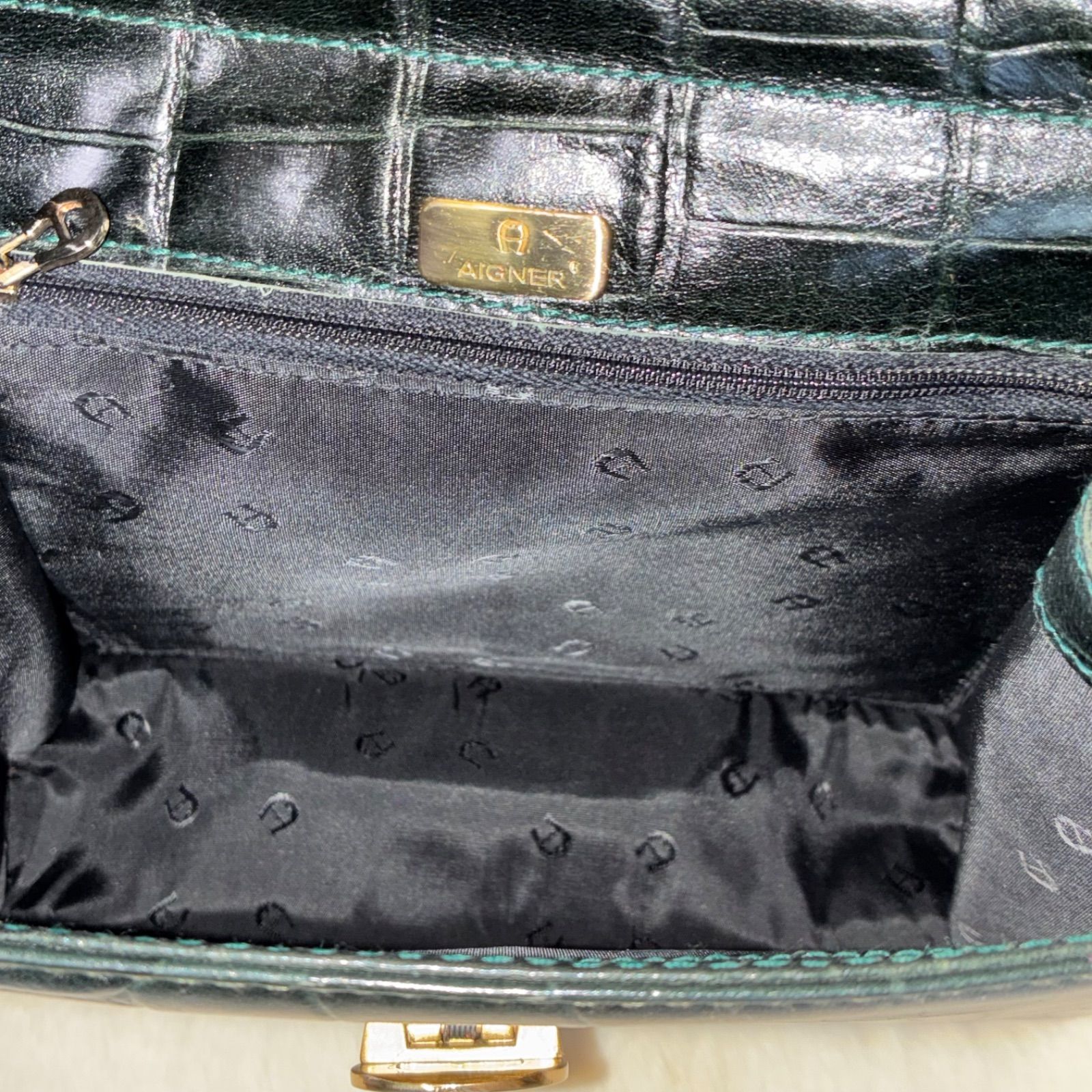 アイグナー AIGNER クロコ型押しレザー ショルダーバッグ - メルカリ