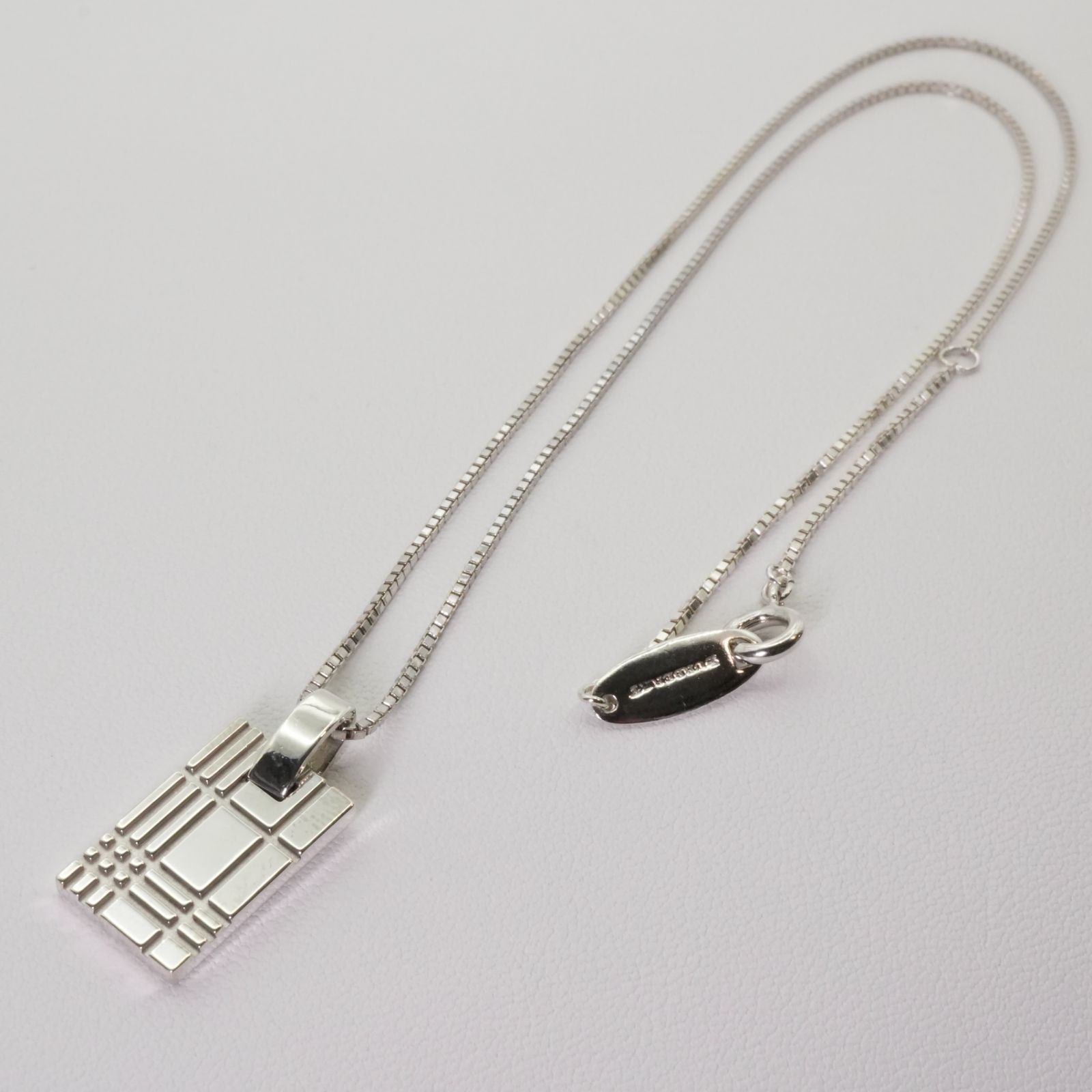 SILVER シルバー Burberry バーバリー ノバチェック スクエア