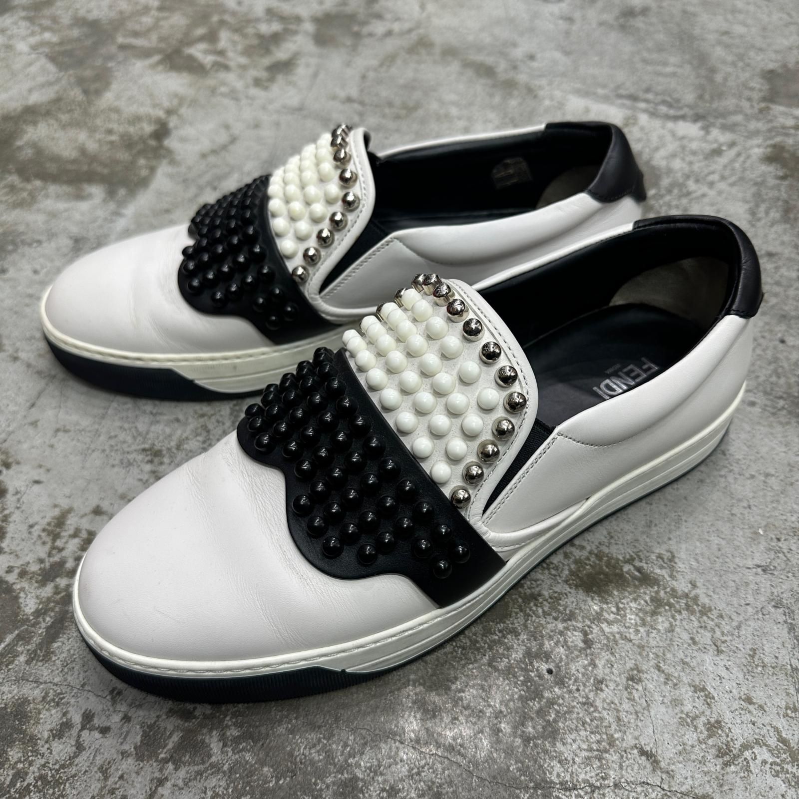 FENDI  × Karl Loves スタッズ スリッポン スニーカー スリッポン フェンディ  × カールラガーフェルト 7E0981 ホワイト 7 26cm （10802M） FENDI × Karl Loves スタッズ スリッポン スニーカー フェンディ