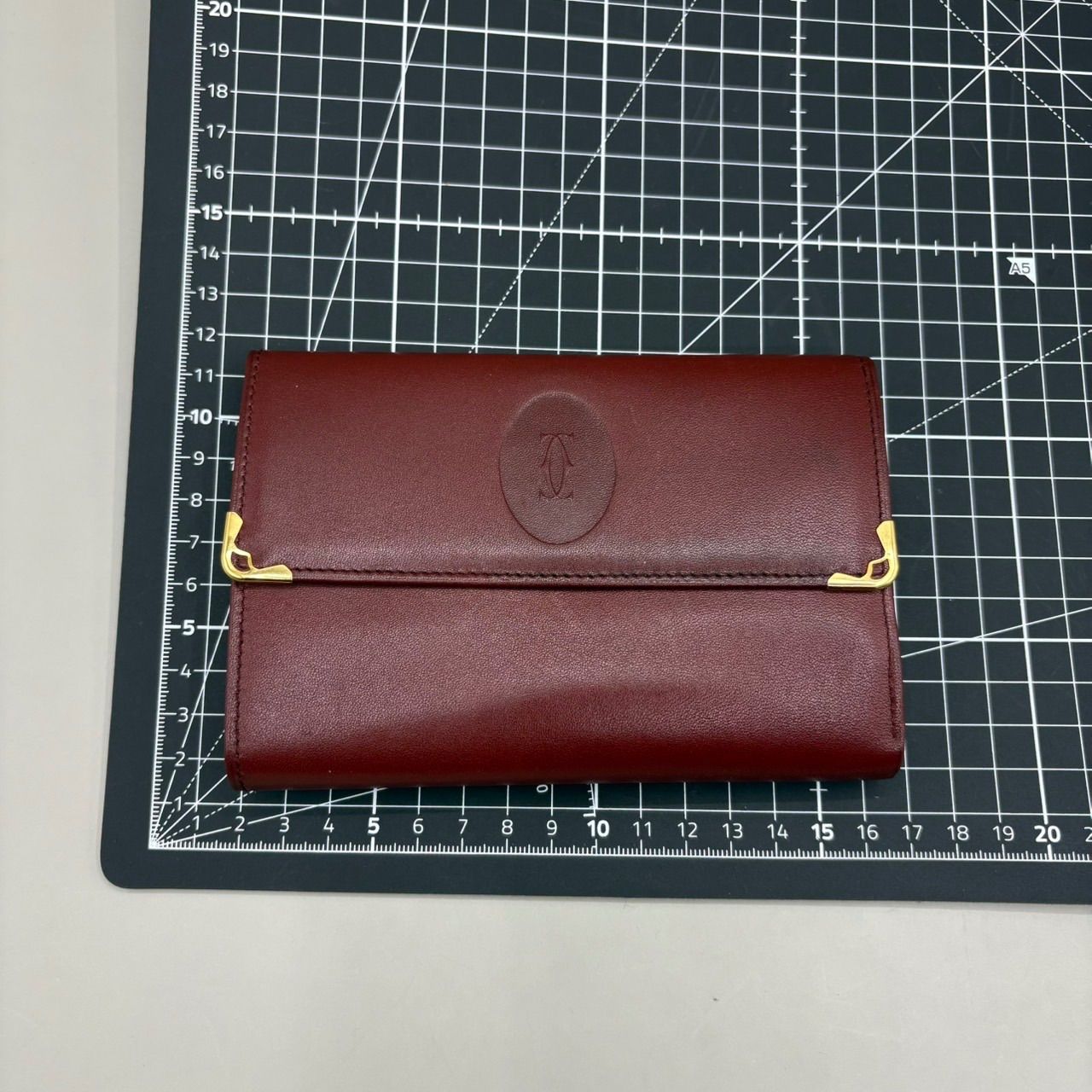 未使用級 Cartier カルティエ 二つ折り財布 マストライン ロゴ型押し