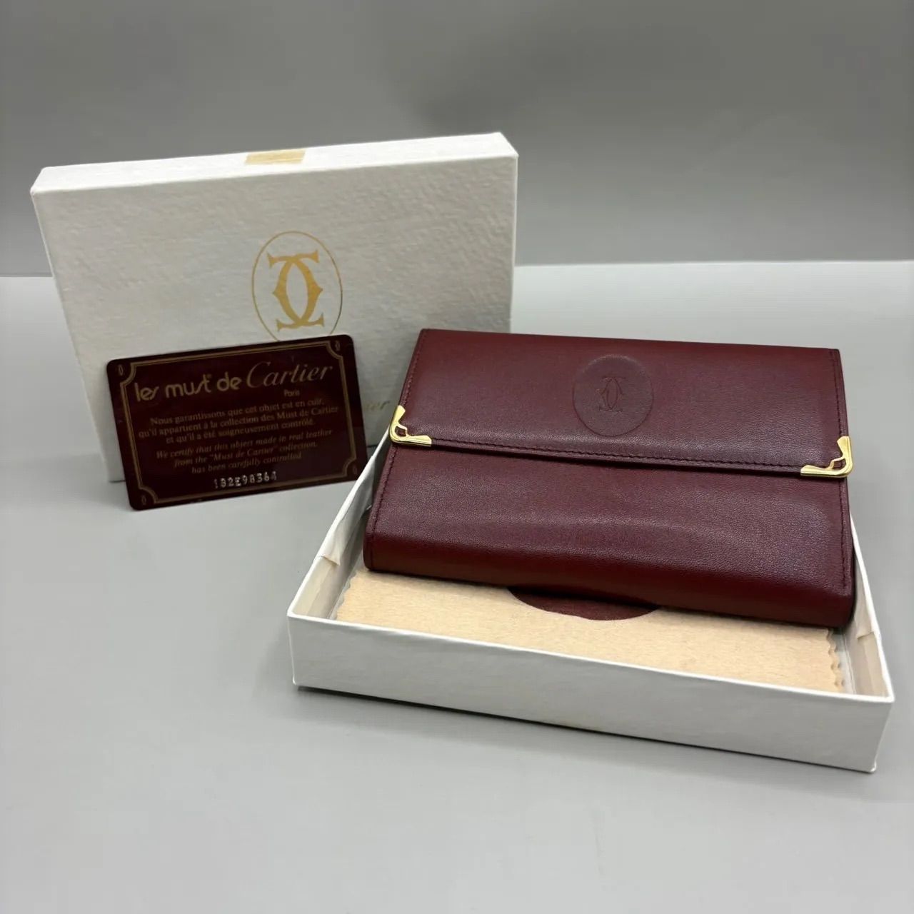 未使用級 Cartier カルティエ 二つ折り財布 マストライン ロゴ型 未使用級 Cartier カルティエ 二つ折り財布 マストライン ロゴ型