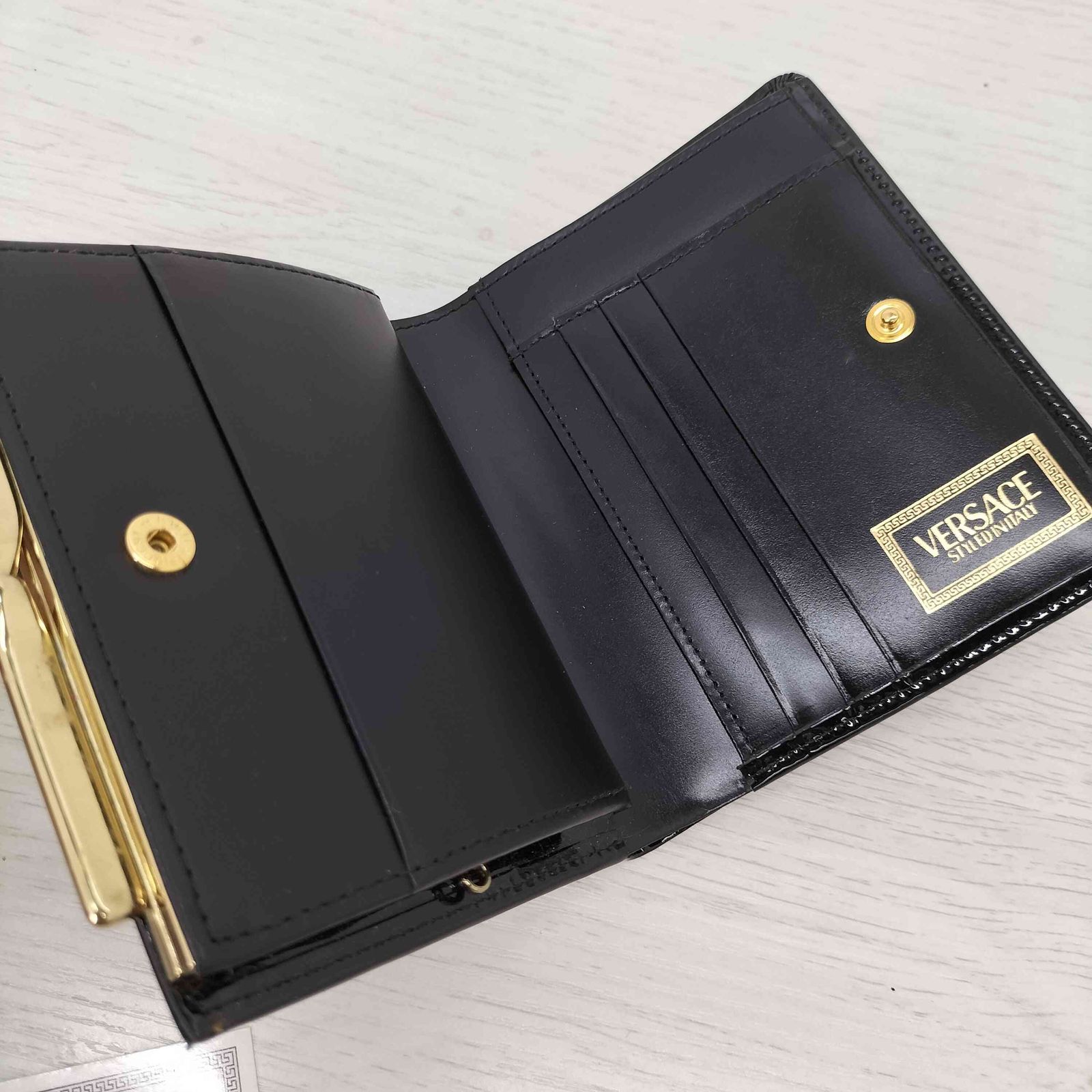ジャンニヴェルサーチ GIANNI VERSACE エナメル がま口 ウォレット 2