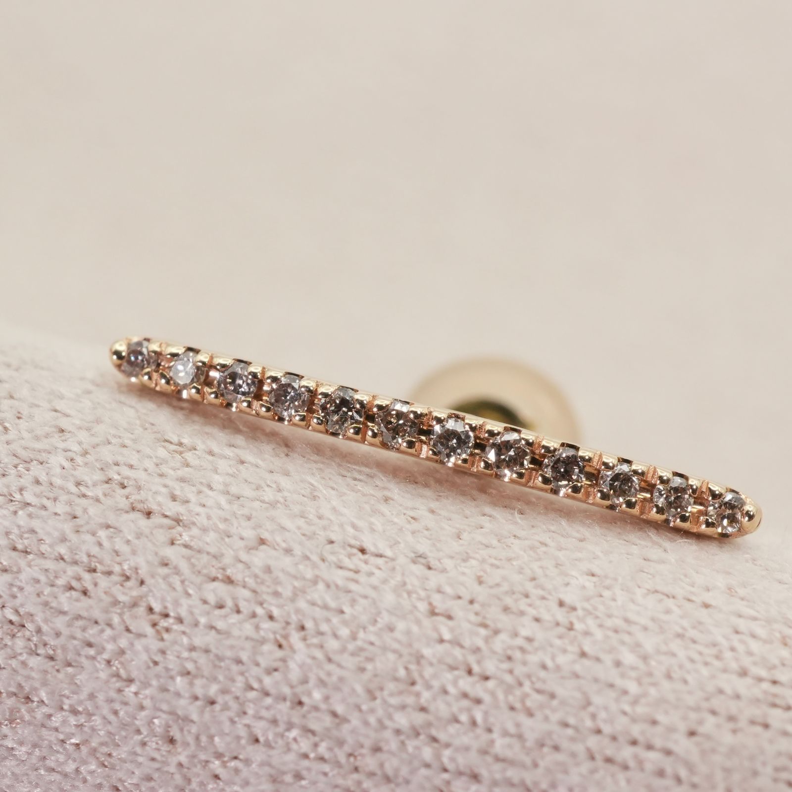 ヒロタカ ダイヤモンド ショートバーピアス シングル K10/25-15 - メルカリ