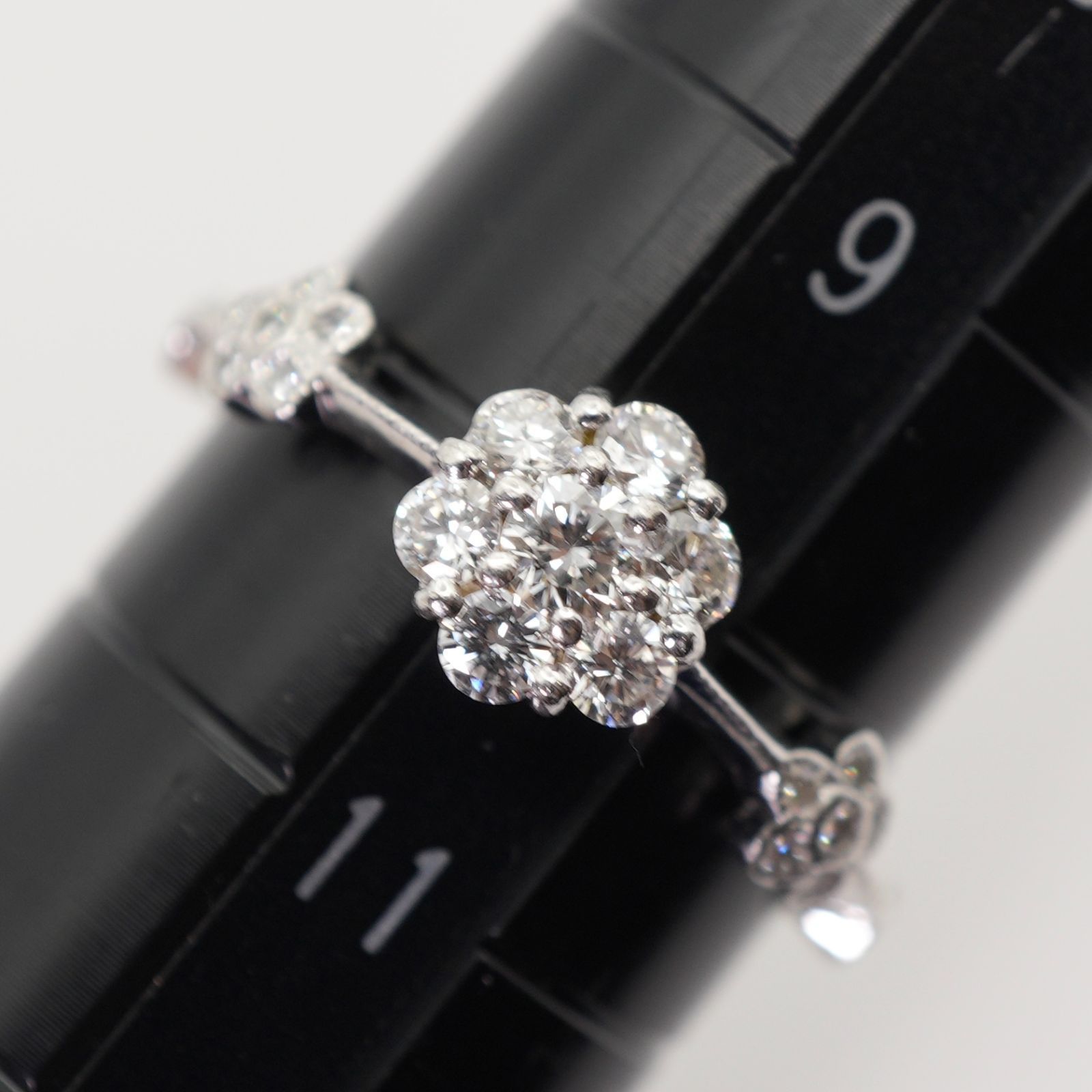アベリ Pt900 フラワー リング ダイヤ 0.50ct /25-2834 - メルカリ