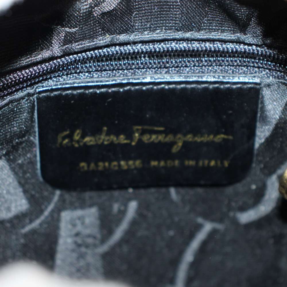 サルヴァトーレフェラガモ Salvatore Ferragamo ショルダーバッグ
