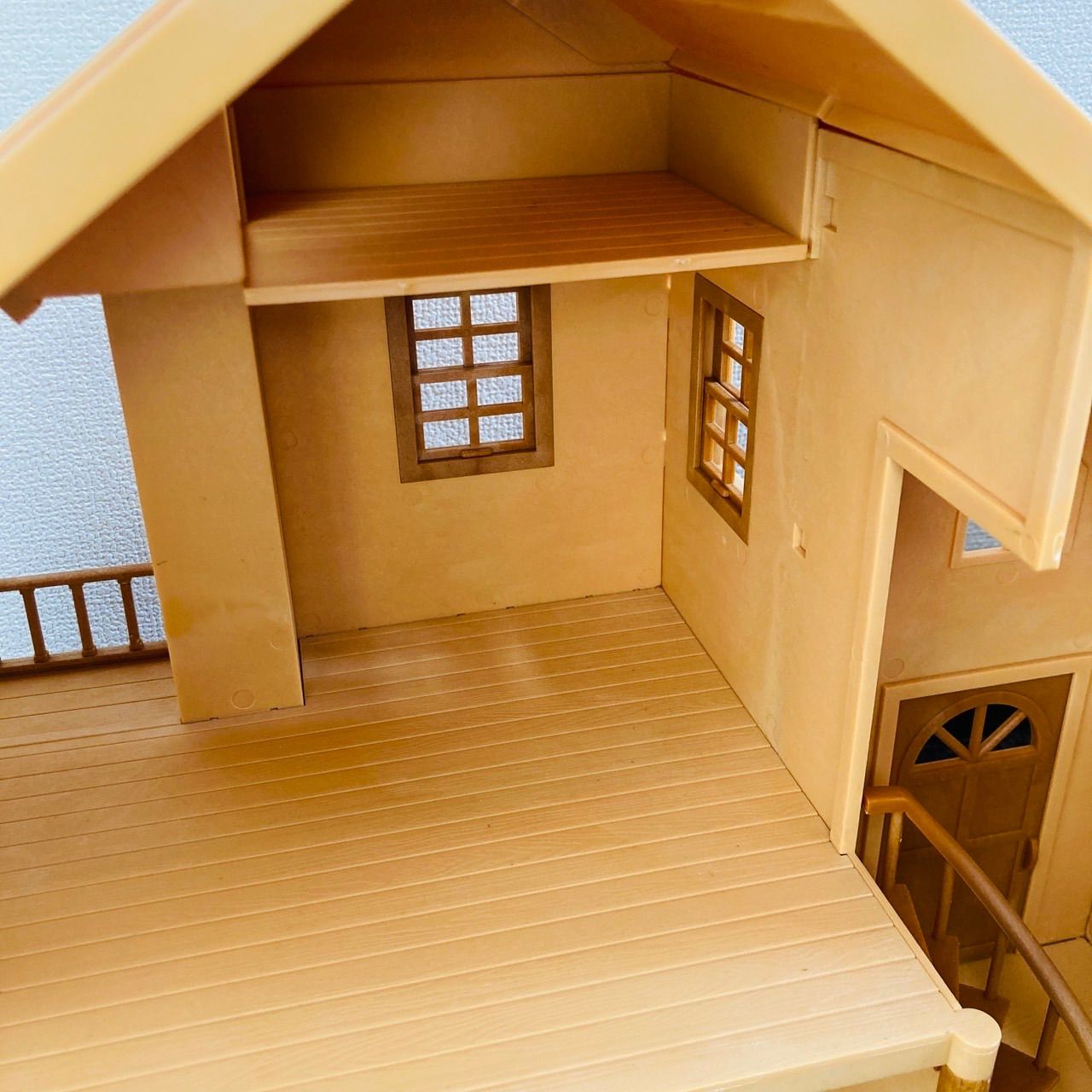屋根裏部屋 シルバニアハウス シルバニア 緑の屋根の大きなお家 中古 シルバニアファミリー 赤い屋根の大きなお家 ハ-21 初期 EPOCH エポック社 箱付き 廃盤 屋根裏部屋 - メルカリ