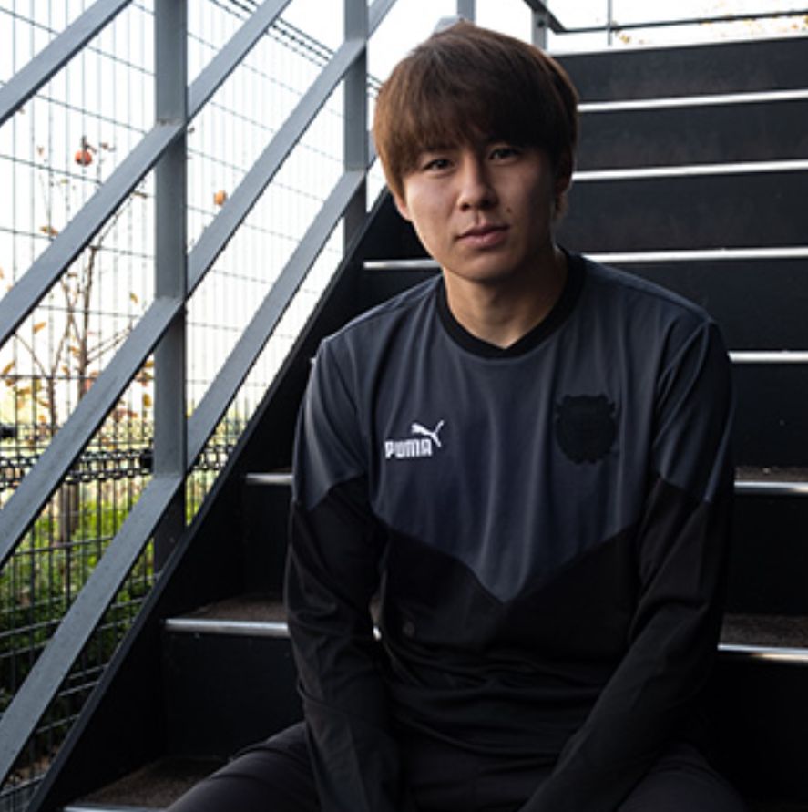 PUMA 黒 長袖 ウェア フロンターレエンブレム付き PUMA プーマ 川崎フロンターレ 黒エンブレム 長袖 シャツ XL 移動着