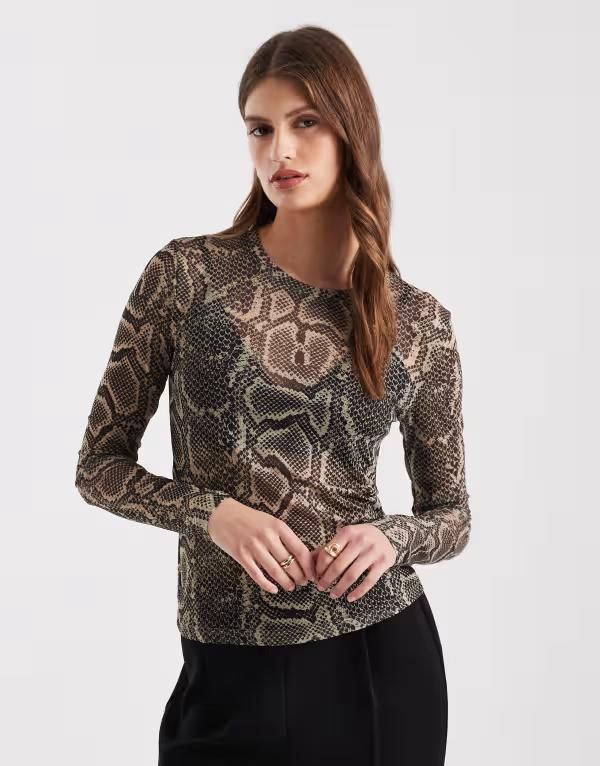 ヴェロモーダ レディース トップス Tシャツ プリント メッシュ シアー Vero Moda sheer long sleeve mesh top in snake print Moon Rock Snake