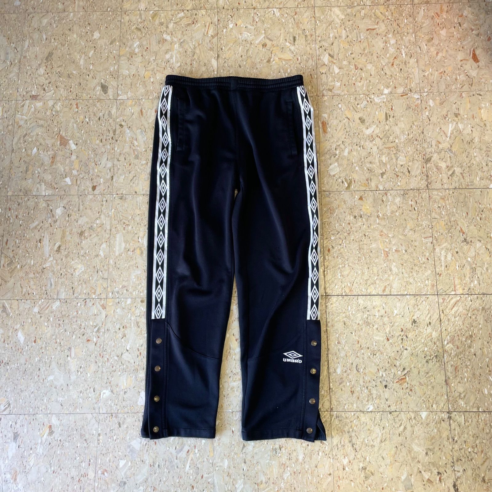 90s 【UMBRO】アンブロ ジャージ イージーパンツ ブラック - メルカリ