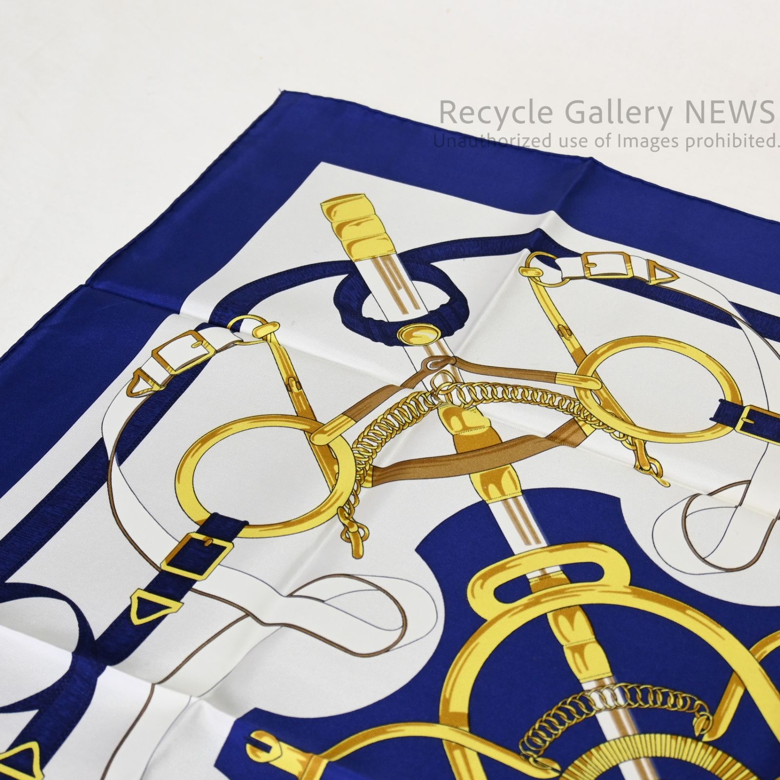 ○ HERMES カレ90 Eperon d'Or（黄金の拍車）エルメス ネイビー