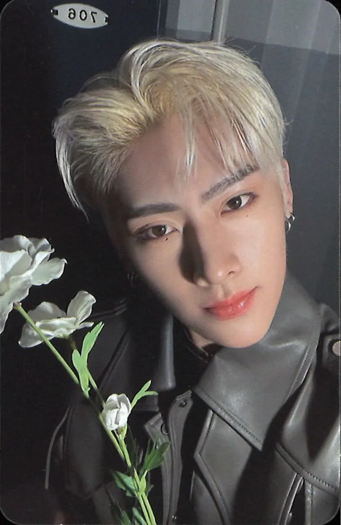 Ricky – YOUTH IN THE SHADE core album photocard (Expansion) photocard