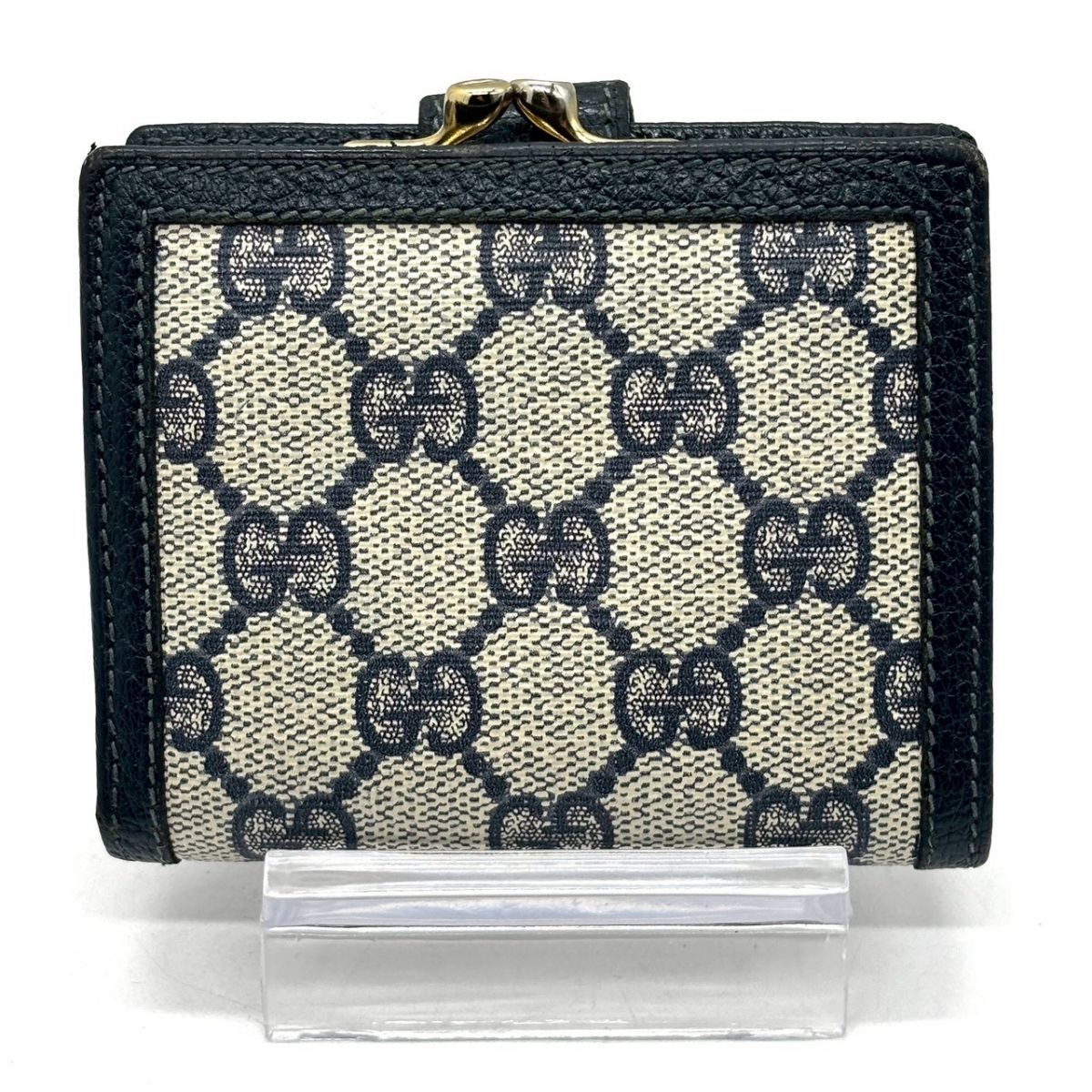 余韻で魅せるクラシック☆ GUCCI 二つ折り財布 GGスプリーム インター