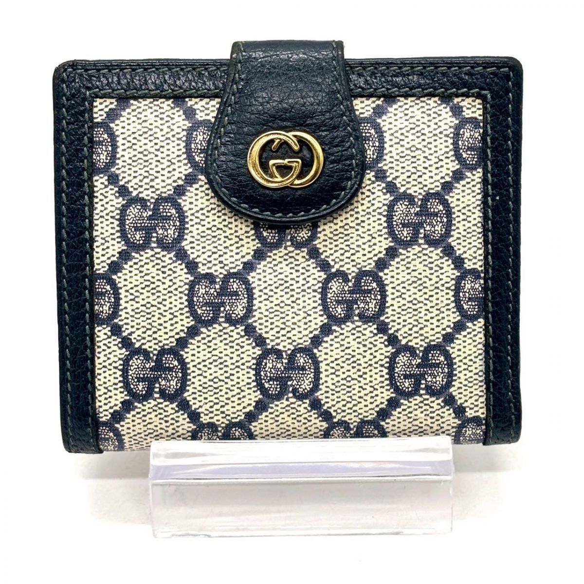 余韻で魅せるクラシック☆ GUCCI 二つ折り財布 GGスプリーム インター