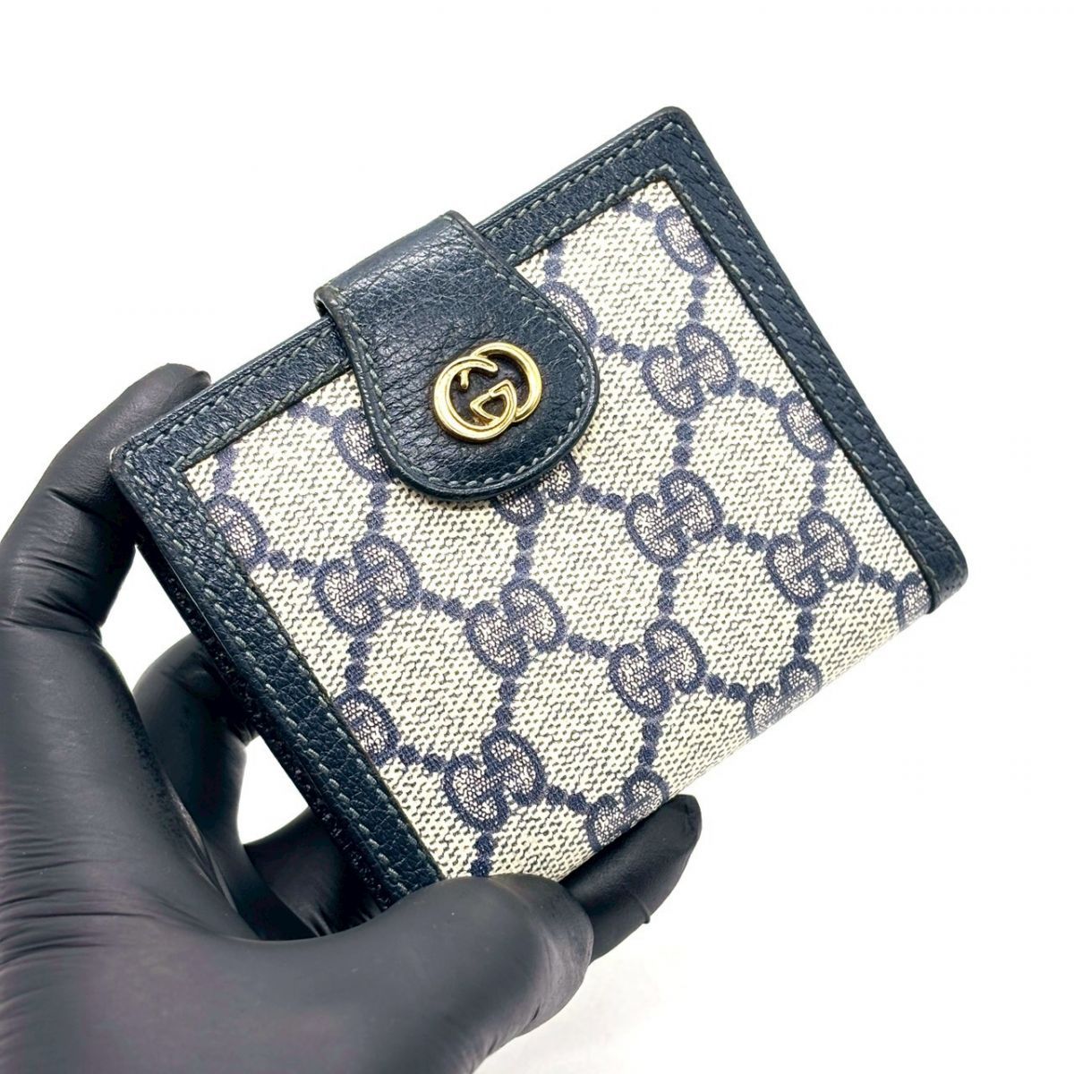 余韻で魅せるクラシック☆ GUCCI 二つ折り財布 GGスプリーム インター