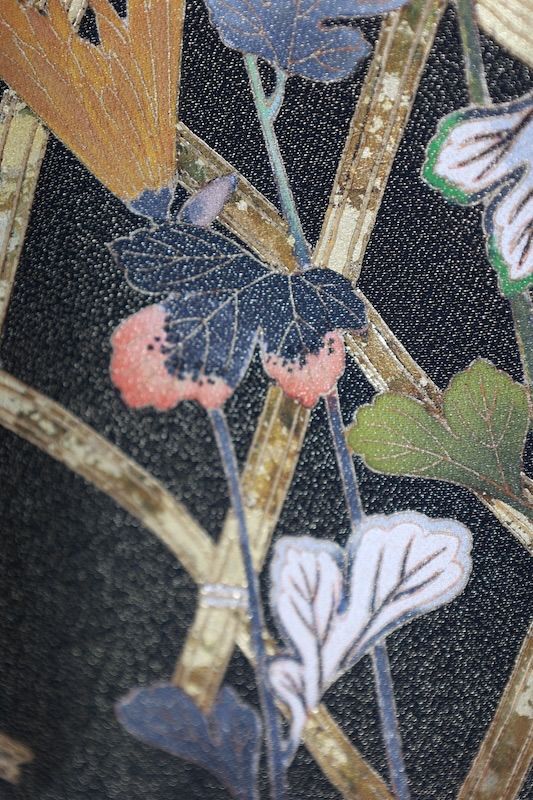 黒留袖　向梅　ゴールド　グレー　黄土　珊瑚色　緑濃淡　金糸通し　竹垣　花　作家もの　L46 黒留袖 向梅 ゴールド グレー 黄土 珊瑚色 緑濃淡 金糸通し 竹垣 花