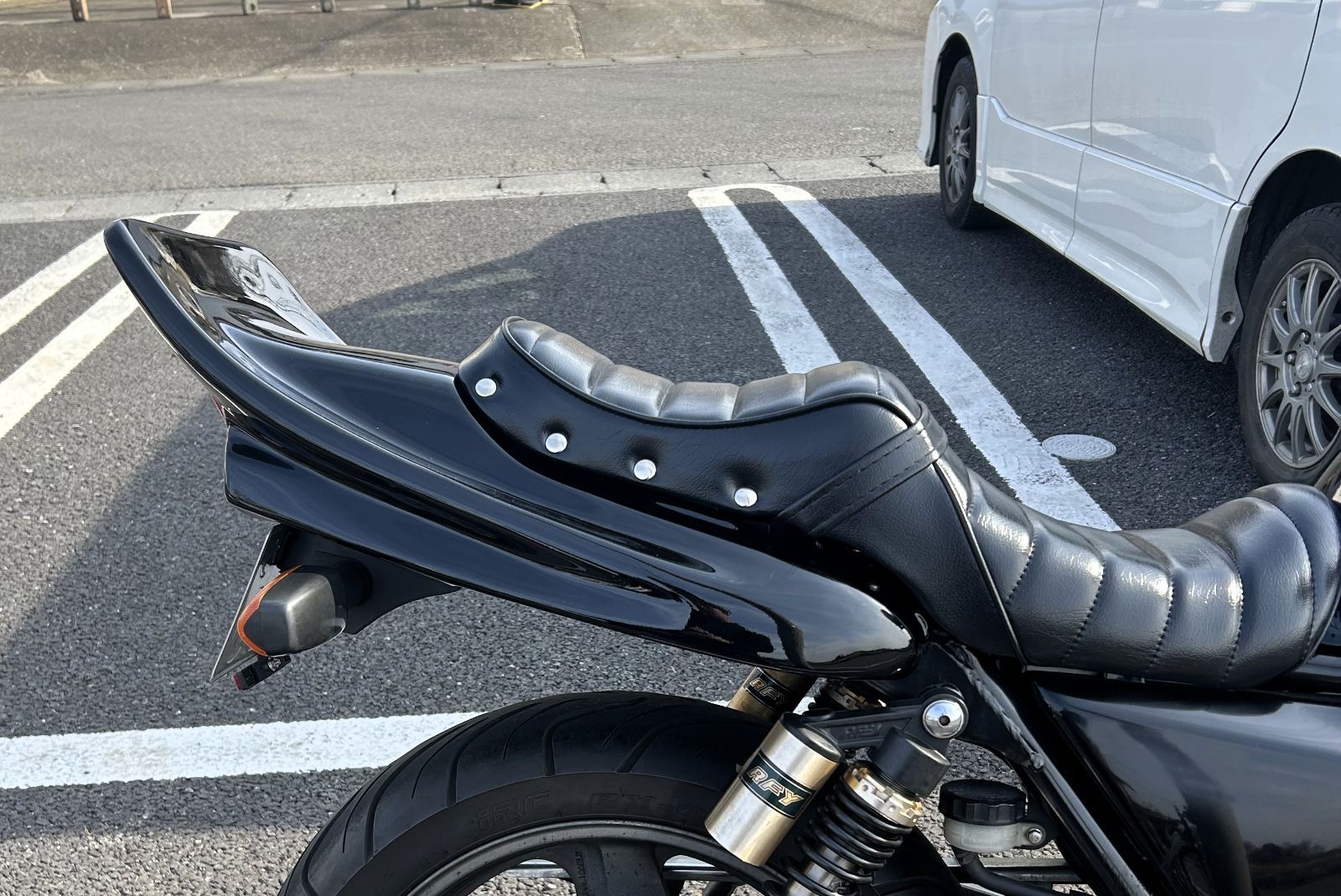 CB400SF NC31前期 黒皮ボタン タックロールシート/ 92～95年式 ラクダ 