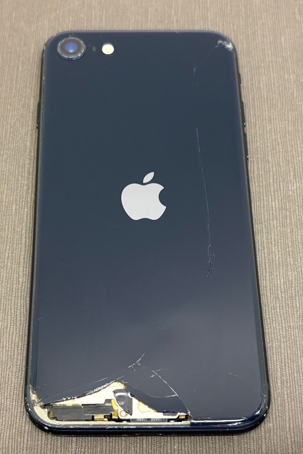 ジャンク】iPhone SE3 64GB ブラック docomo - メルカリ