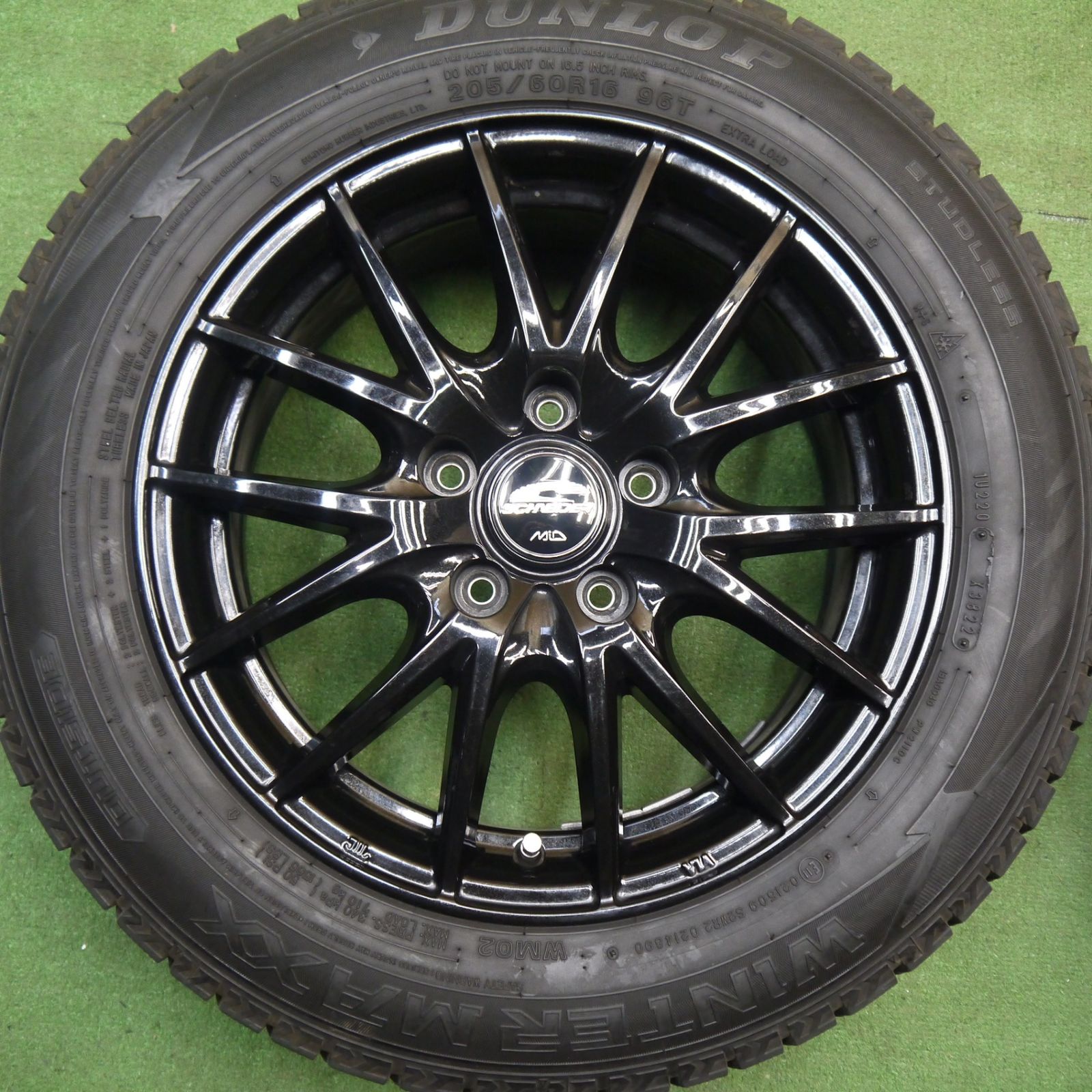バリ溝！22年！キレイ！9.5分☆スタッドレス 205/60R16 ダンロップ 