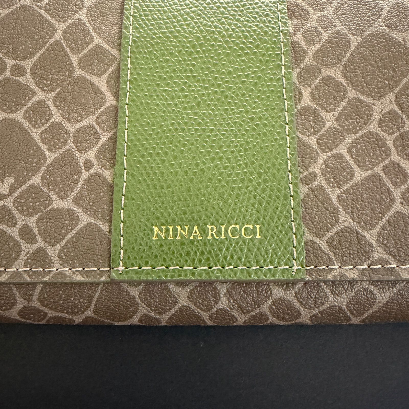 NINA RICCI ニナリッチ 長財布 美品 グリーン系 キリン柄 展示品 