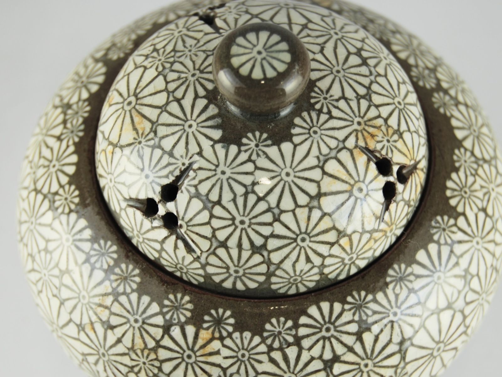陶芸　手作り陶器　香炉、菊の図柄 USED/B】香炉3点セット！ 花柄 菊 - メルカリ