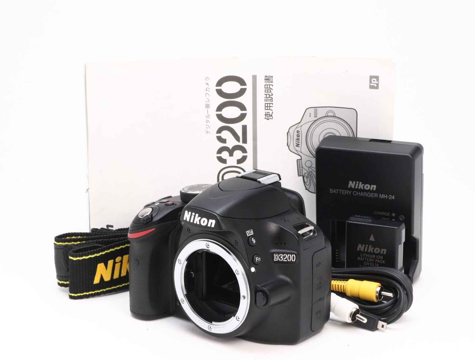 AA- (極上品) Nikon ニコン D3200 ボディ ブラック シャッター数 630枚